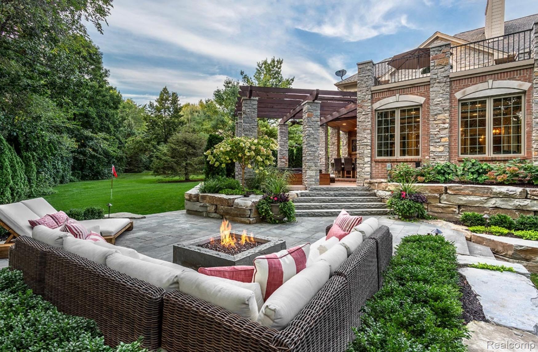 4995 Highland Court