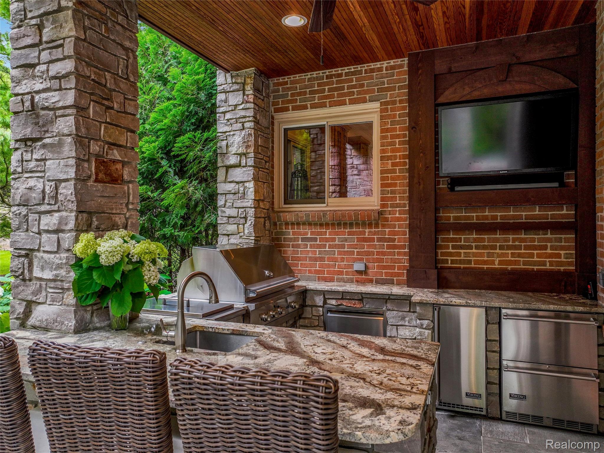 4995 Highland Court