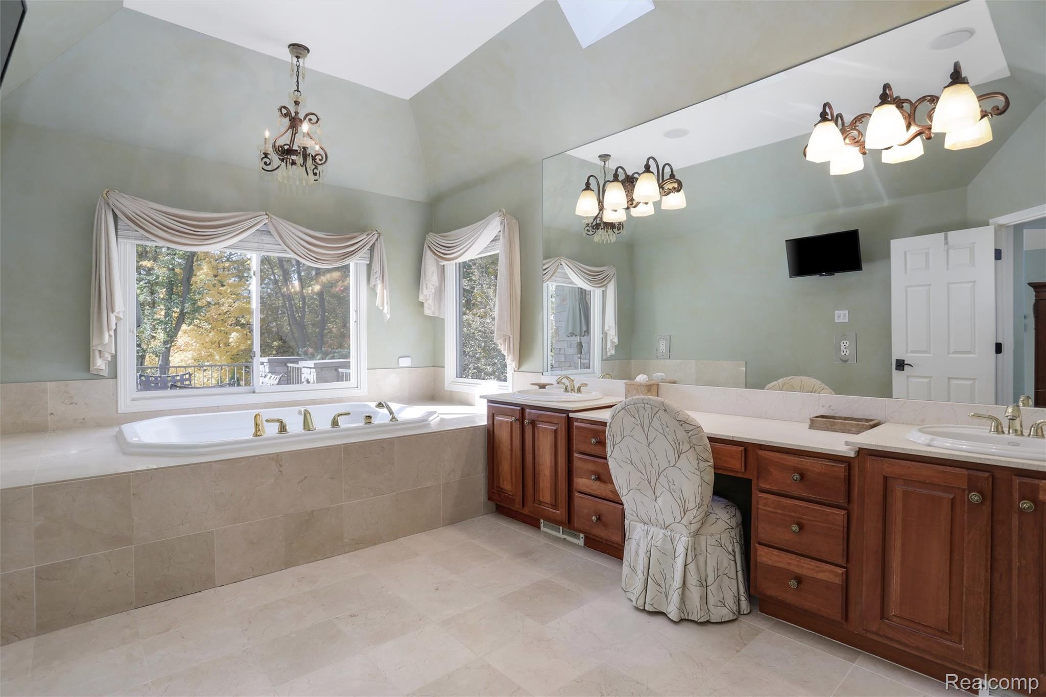 4995 Highland Court