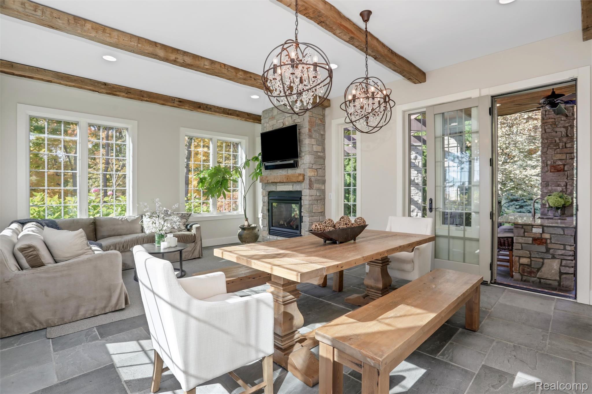4995 Highland Court
