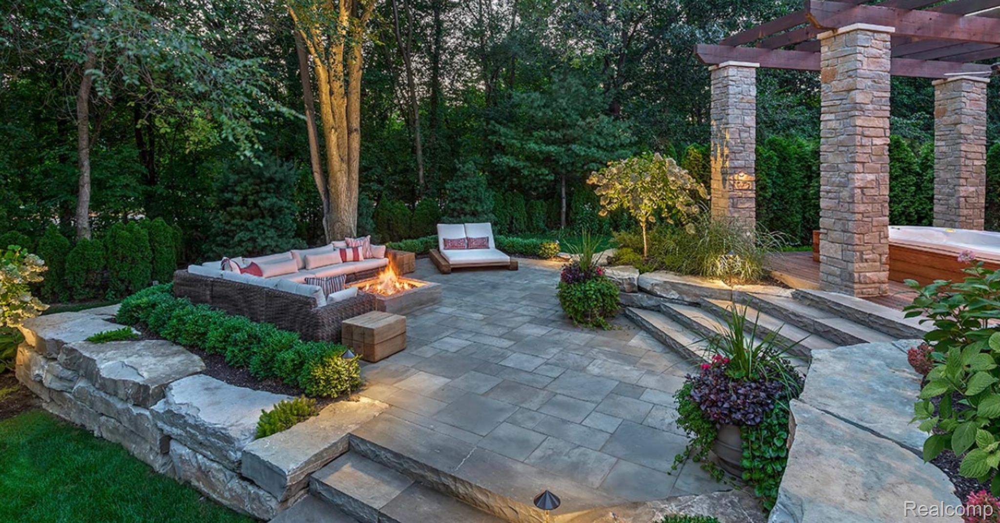 4995 Highland Court