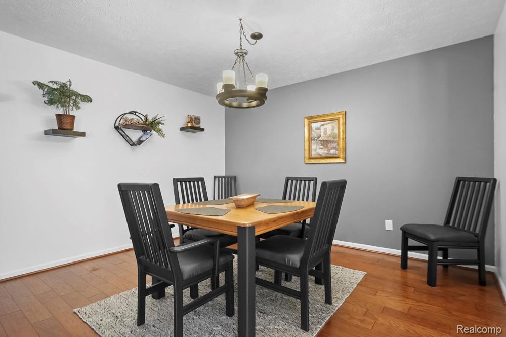 6559 Ridgeview Drive