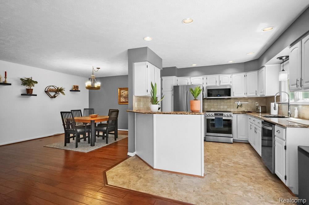 6559 Ridgeview Drive