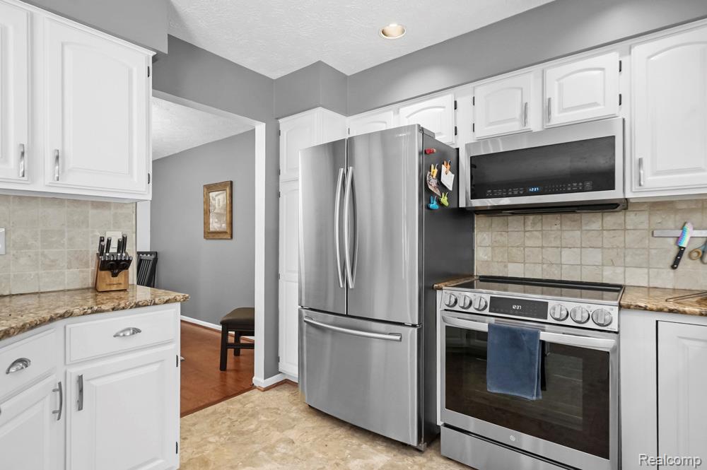 6559 Ridgeview Drive