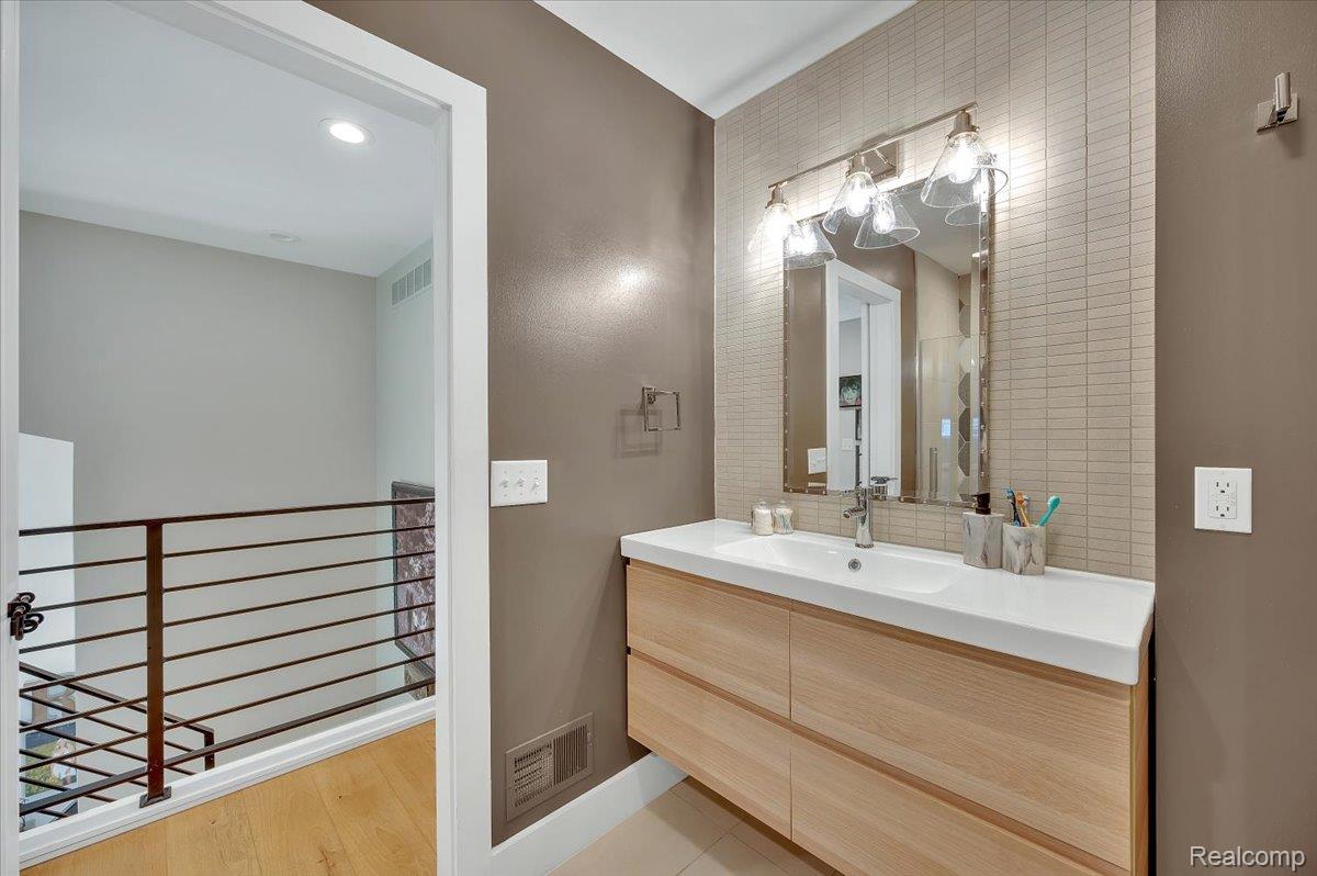 5612 Northcrest Crossing