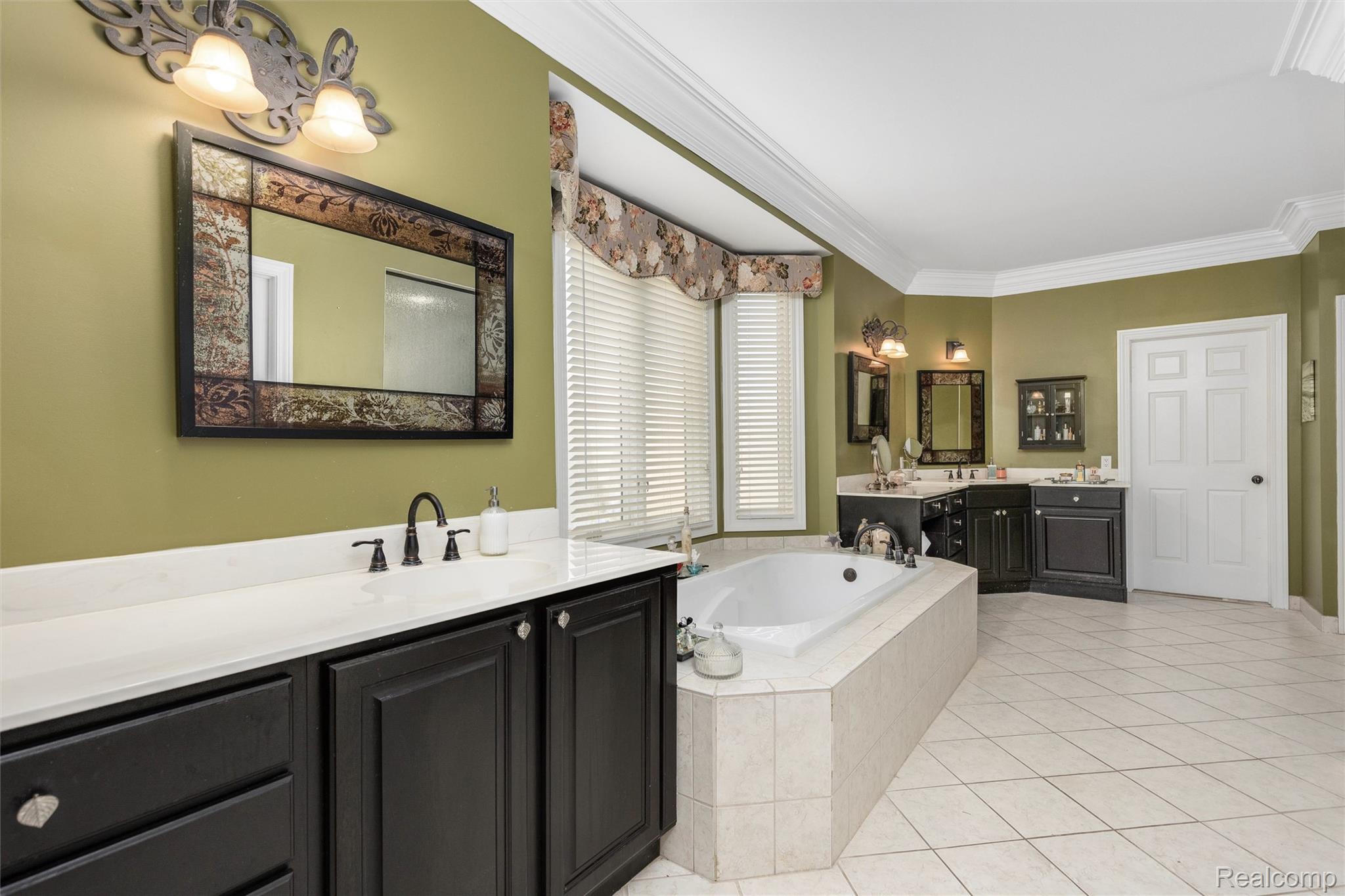 4687 Oakhurst Ridge Road