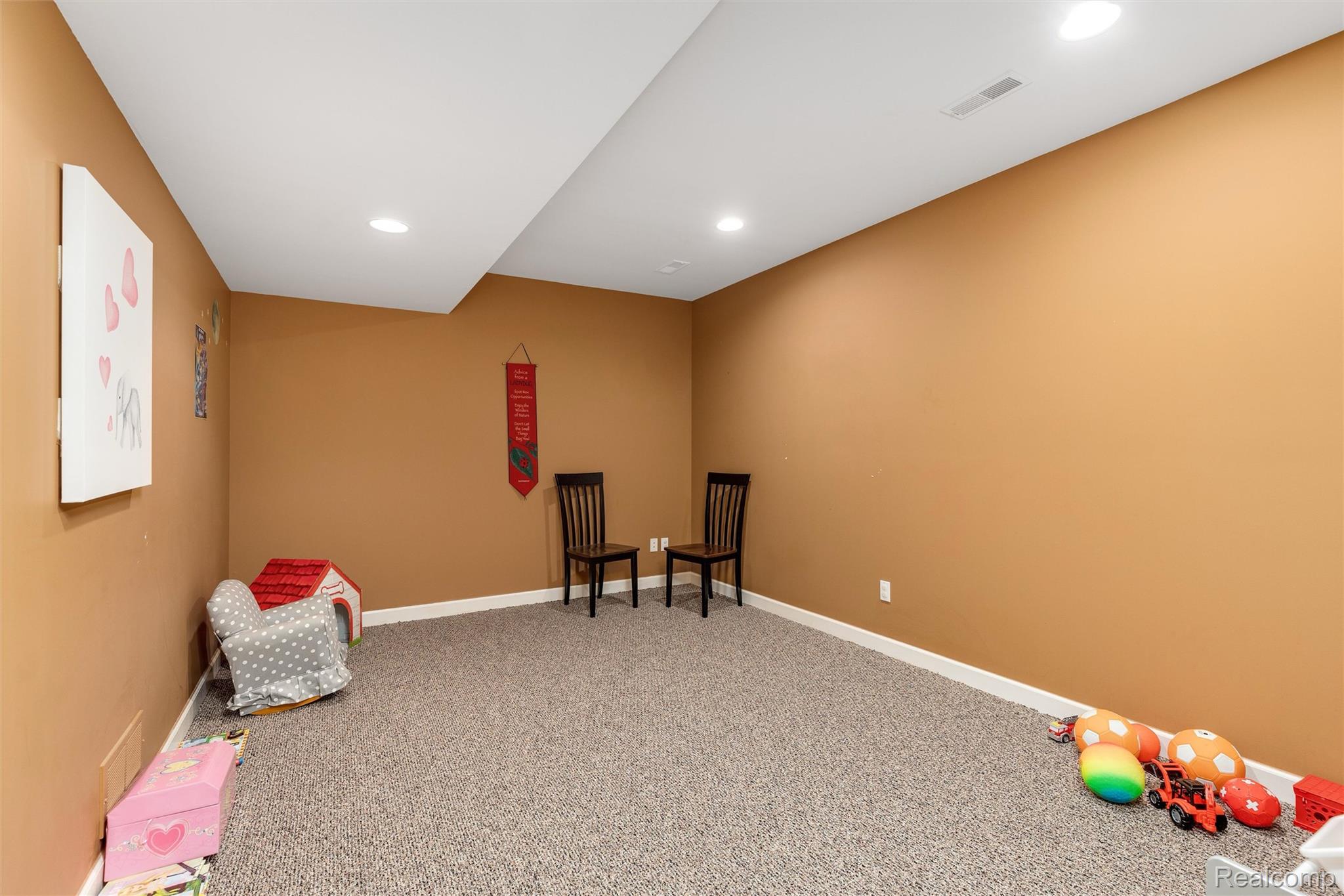 4687 Oakhurst Ridge Road