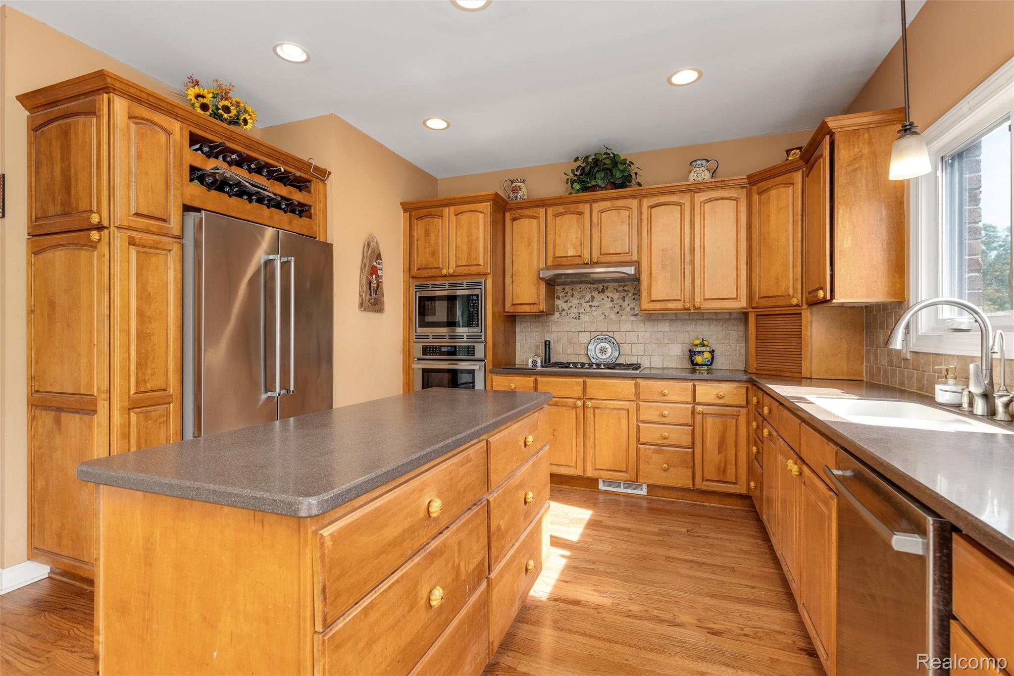 4687 Oakhurst Ridge Road