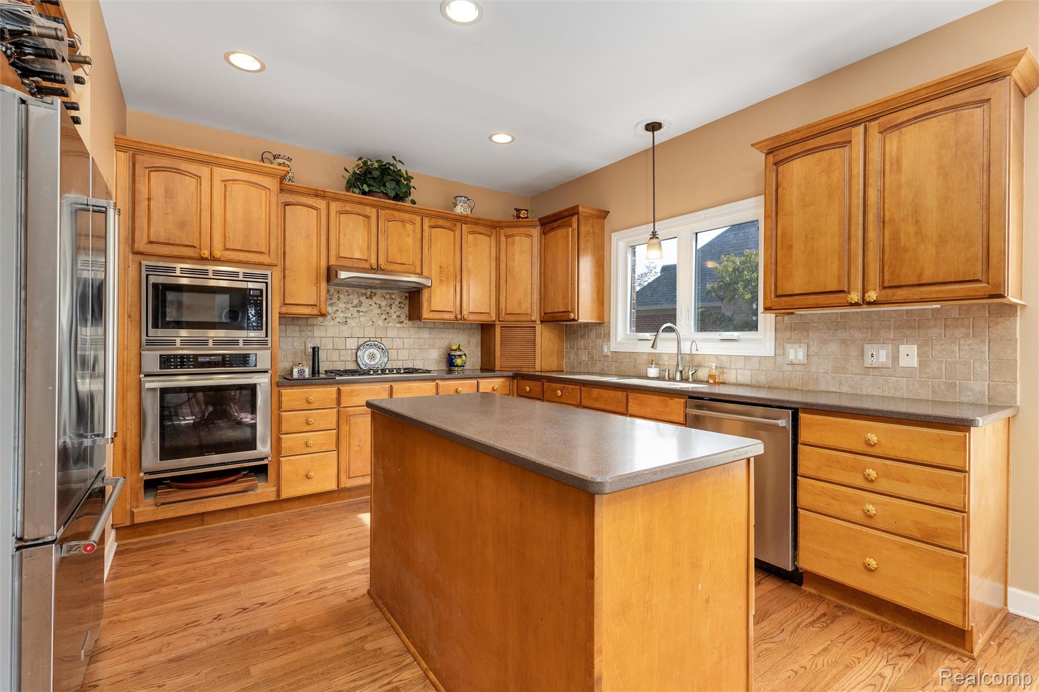 4687 Oakhurst Ridge Road