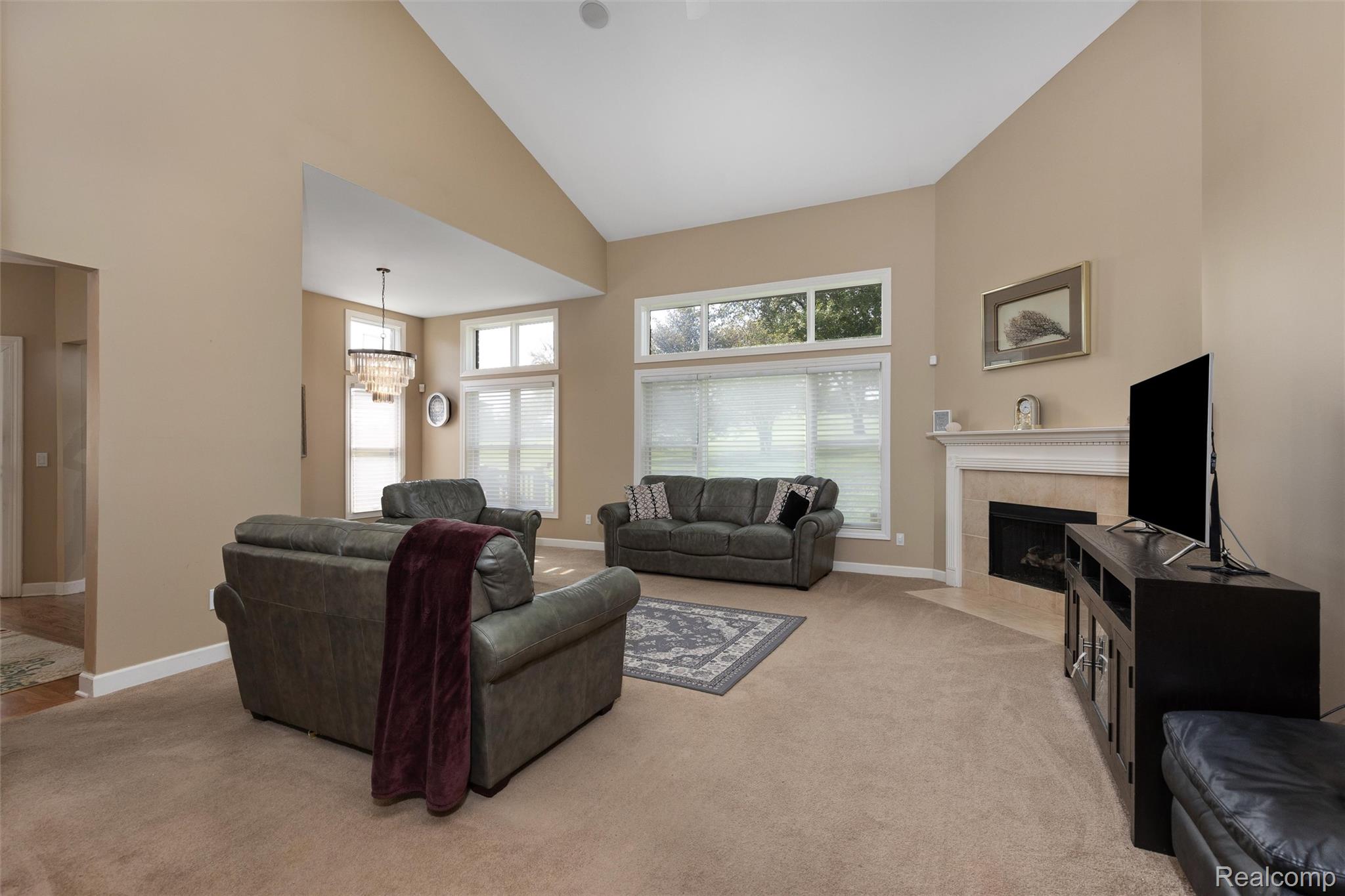 4687 Oakhurst Ridge Road