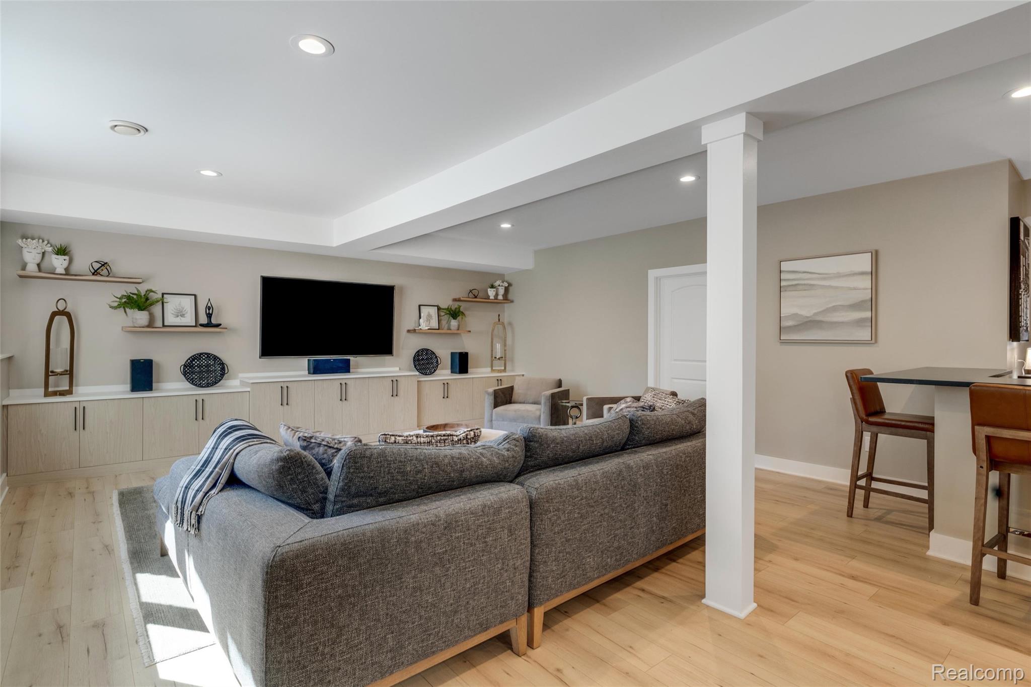 7252 Ardsley Lane