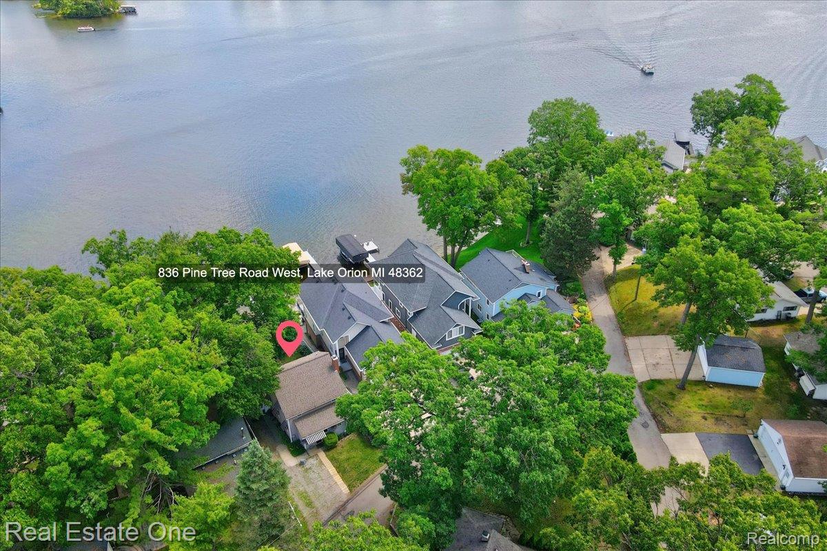 836 Pine Tree Road W