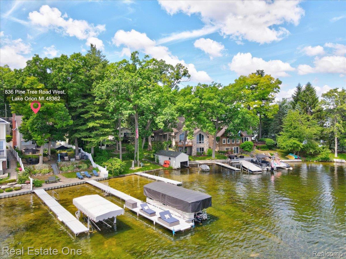 836 Pine Tree Road W