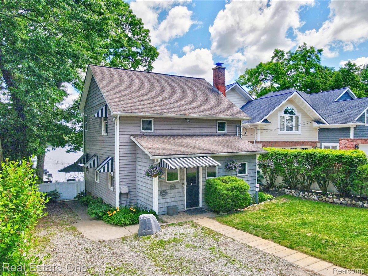 836 Pine Tree Road W
