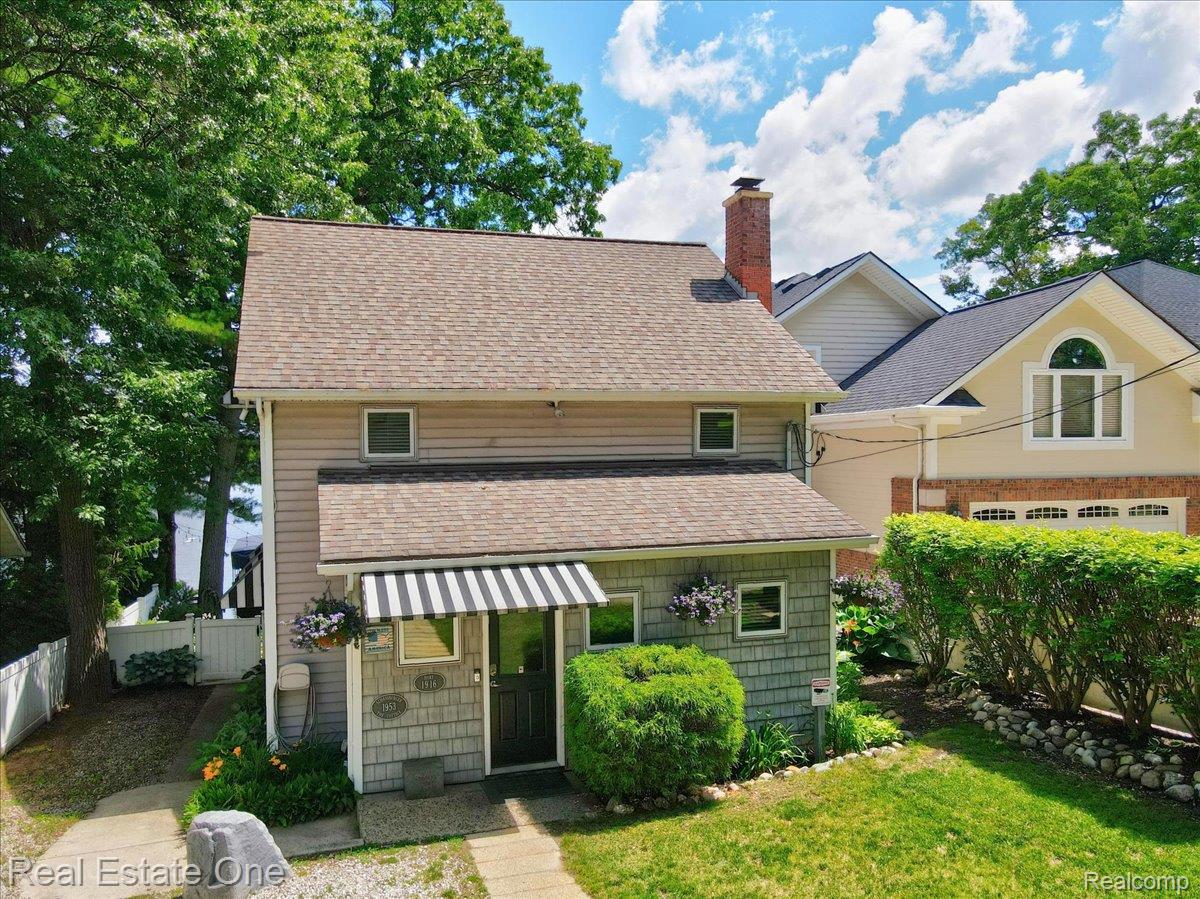 836 Pine Tree Road W