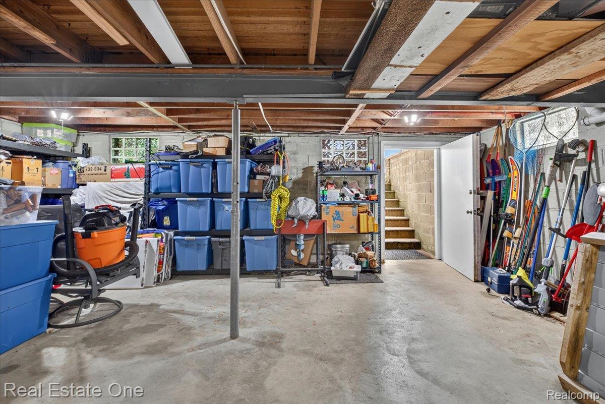 836 Pine Tree Road W