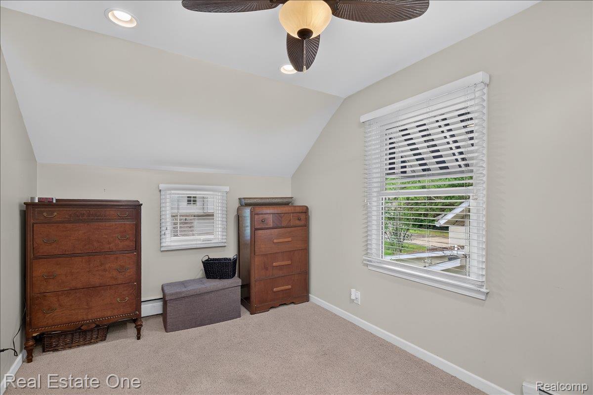 836 Pine Tree Road W