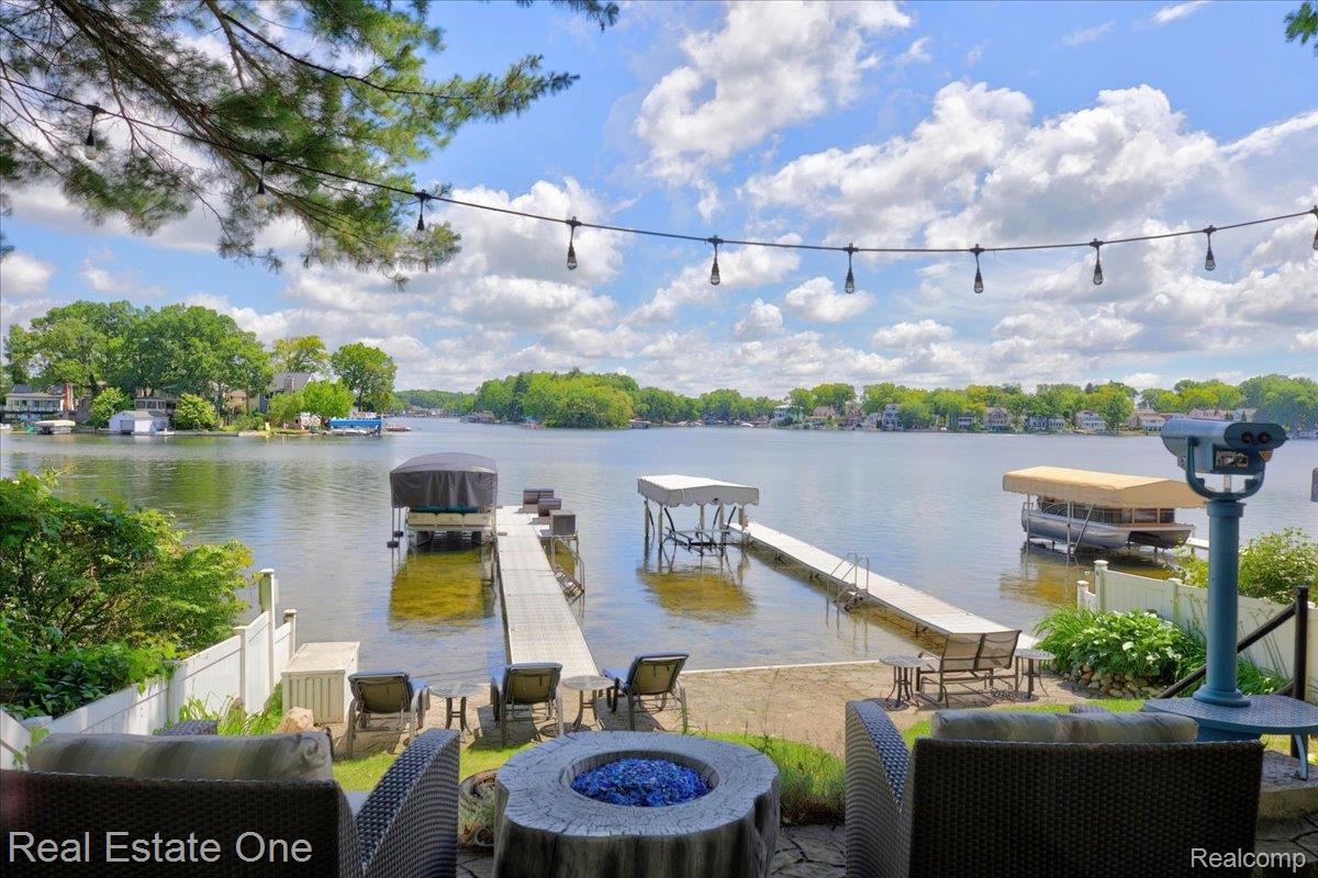 836 Pine Tree Road W