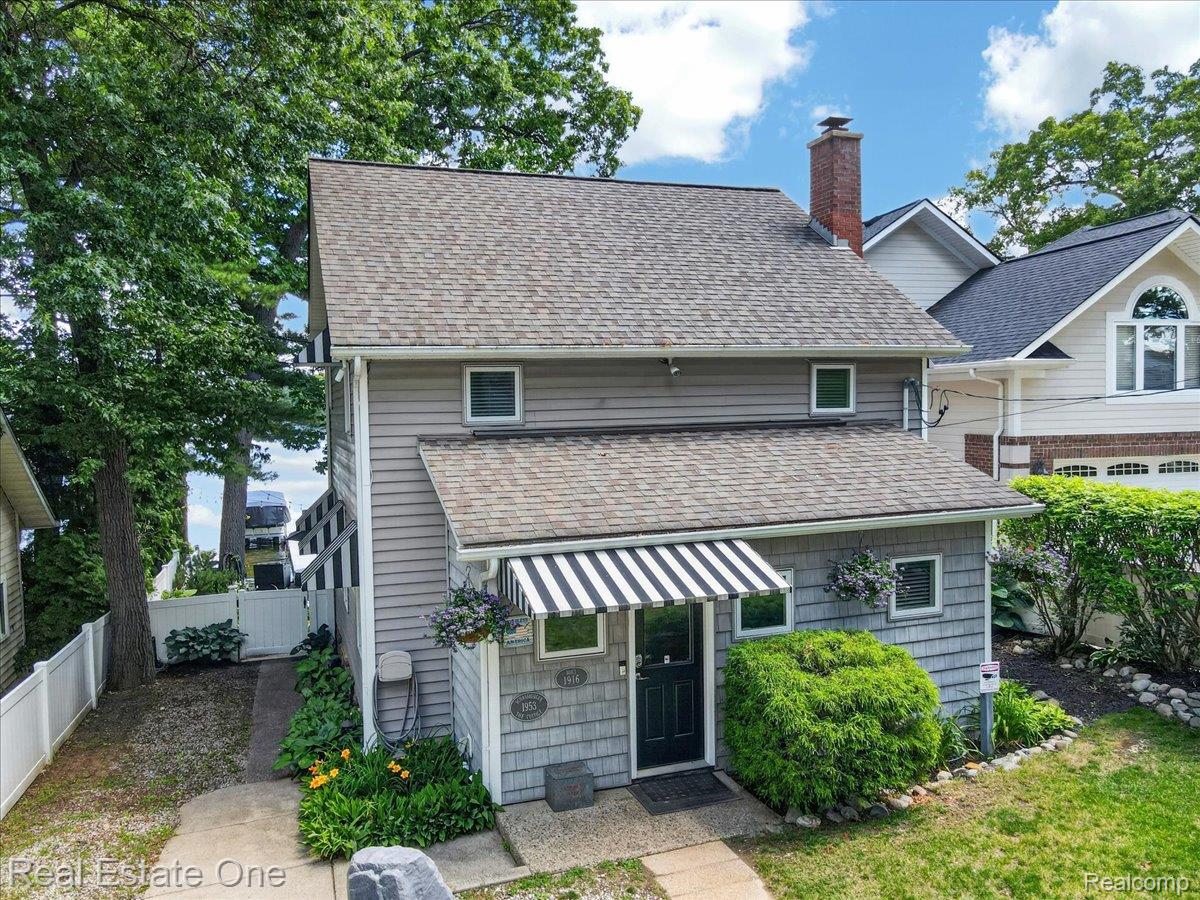 836 Pine Tree Road W