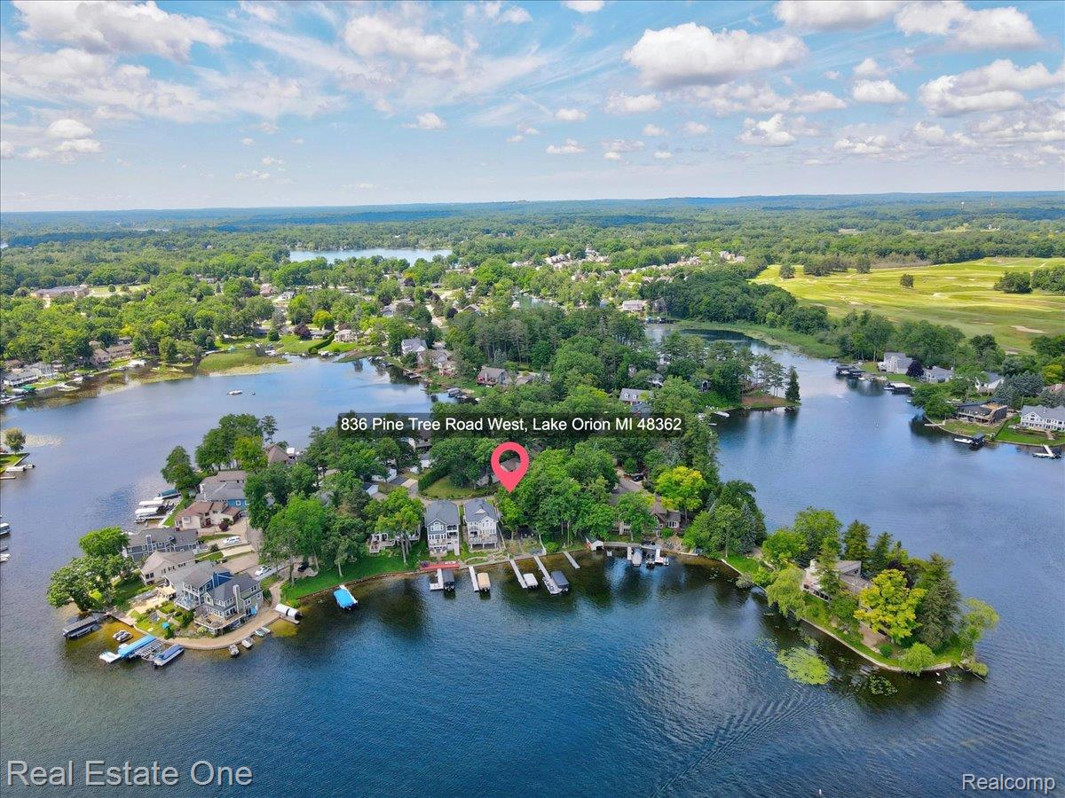 836 Pine Tree Road W