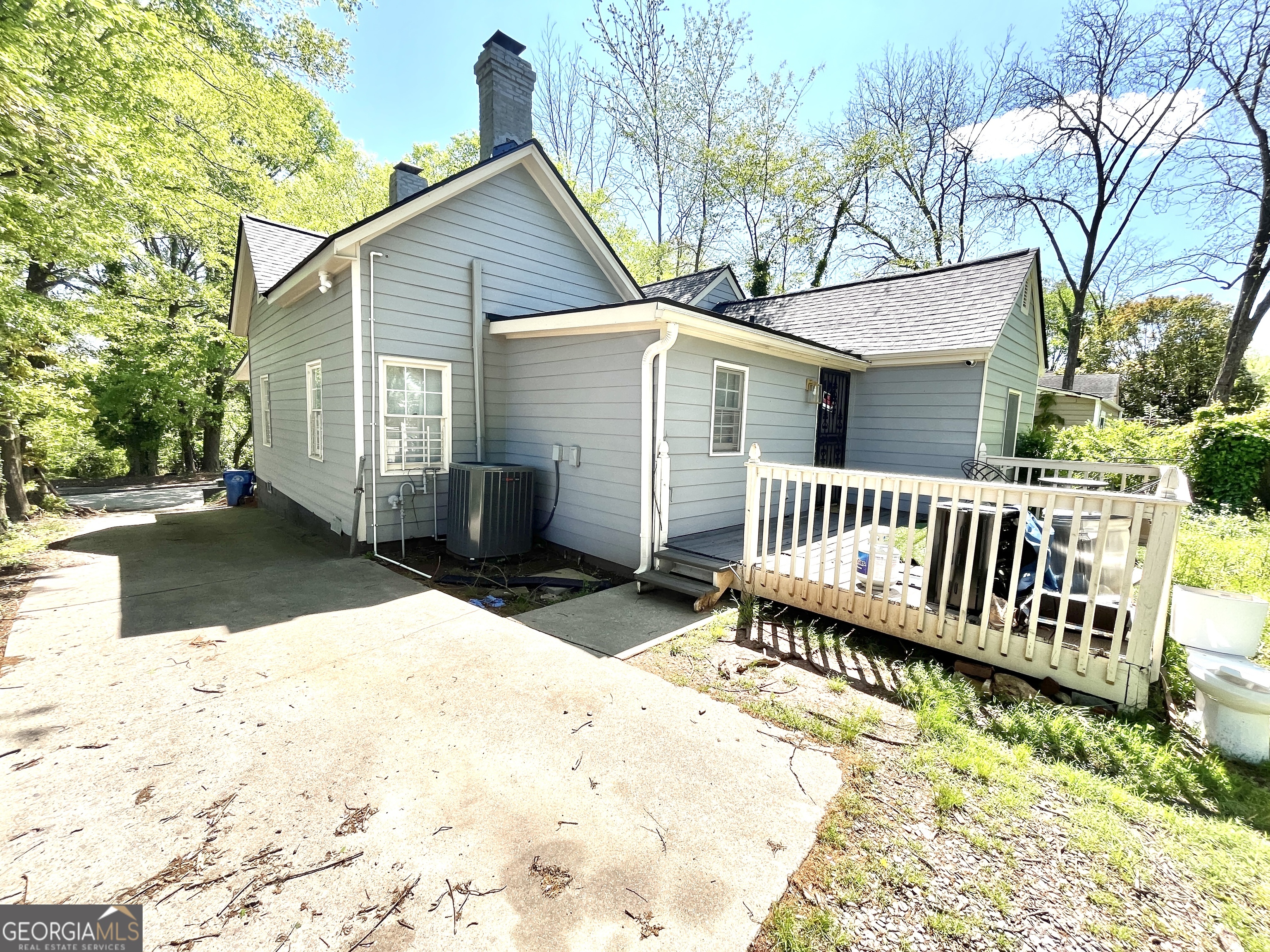 635 SW Queen Street SW