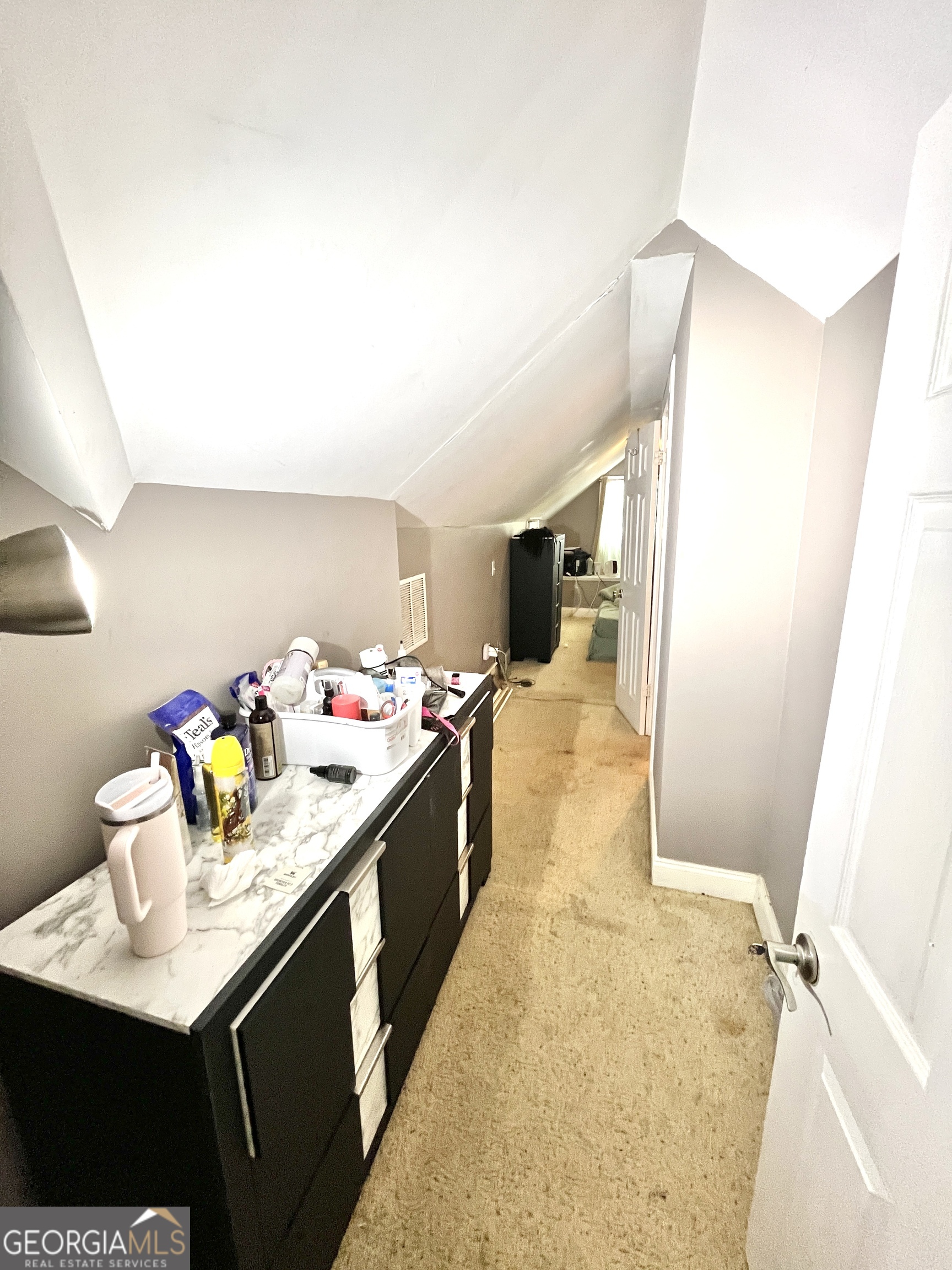 635 SW Queen Street SW