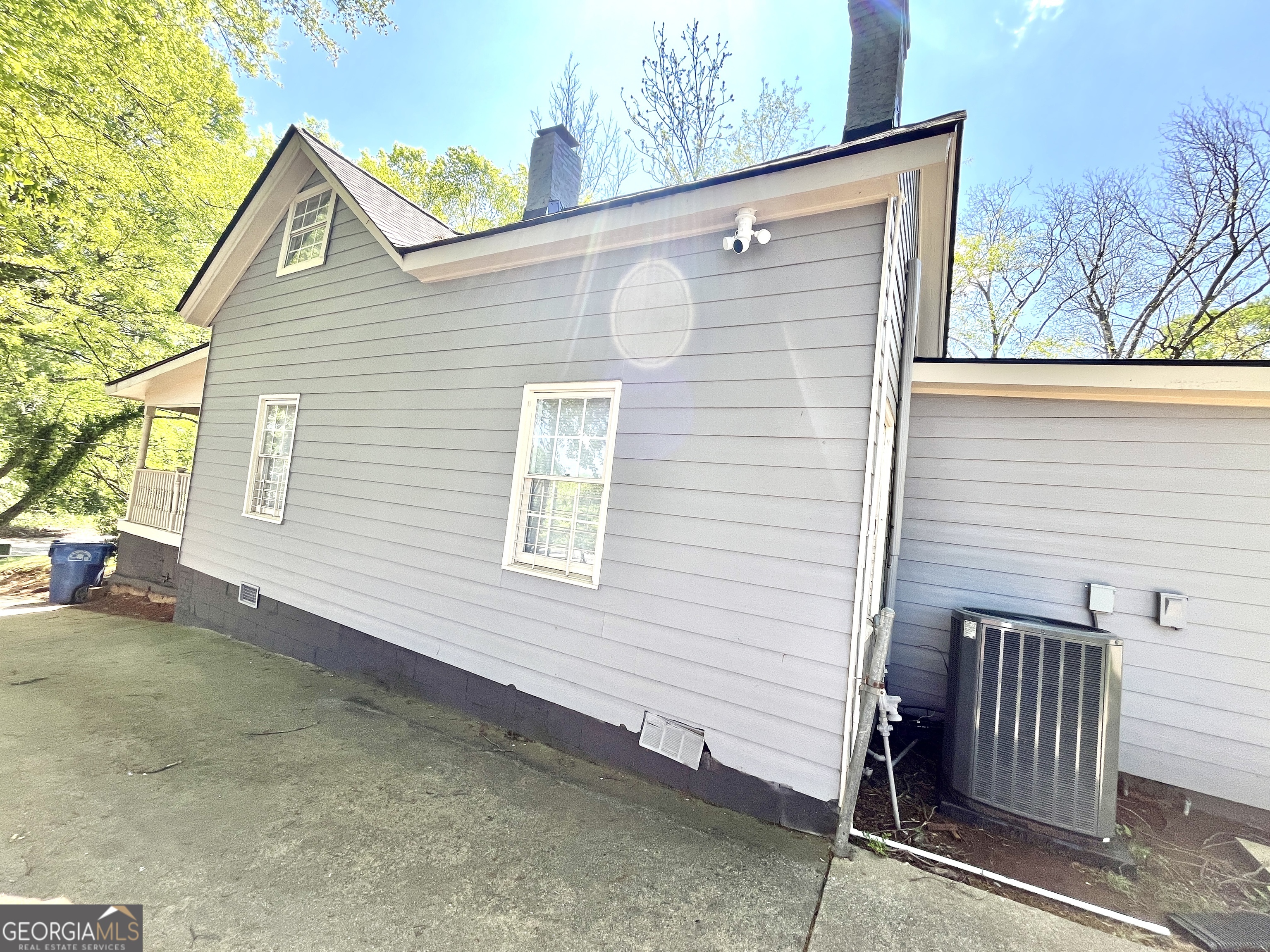 635 SW Queen Street SW