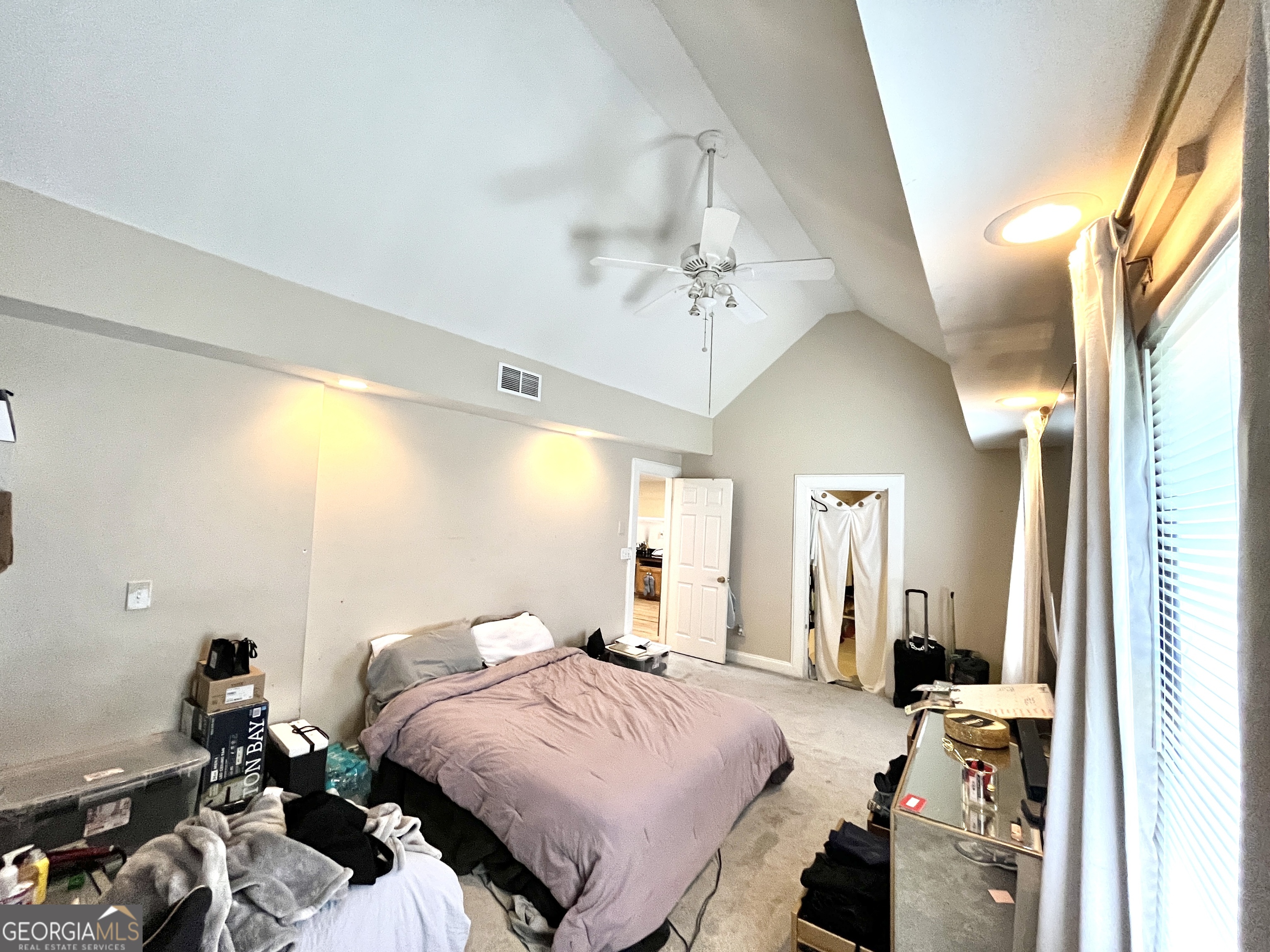 635 SW Queen Street SW