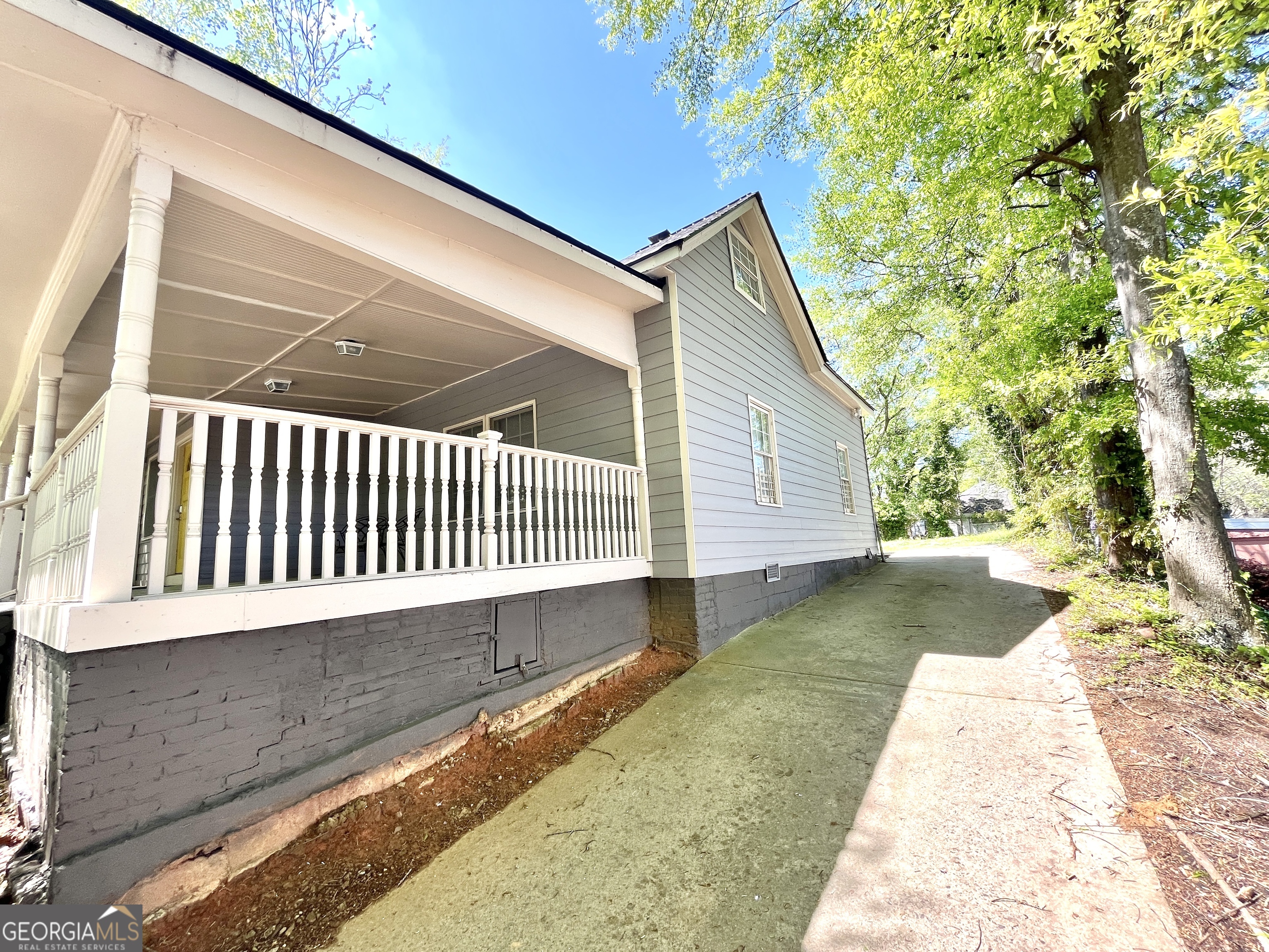 635 SW Queen Street SW