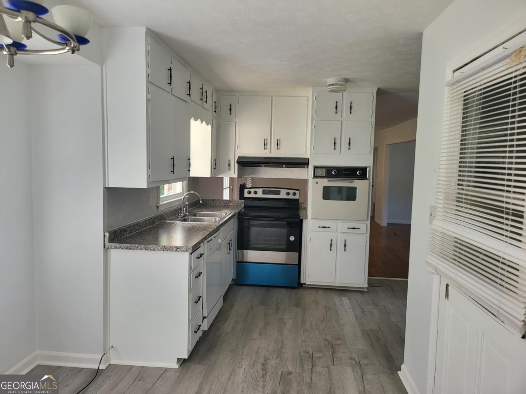 5151 VIVID Drive