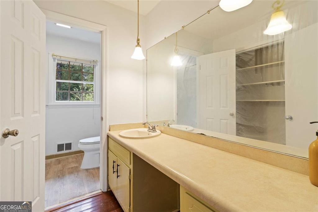 5151 VIVID Drive