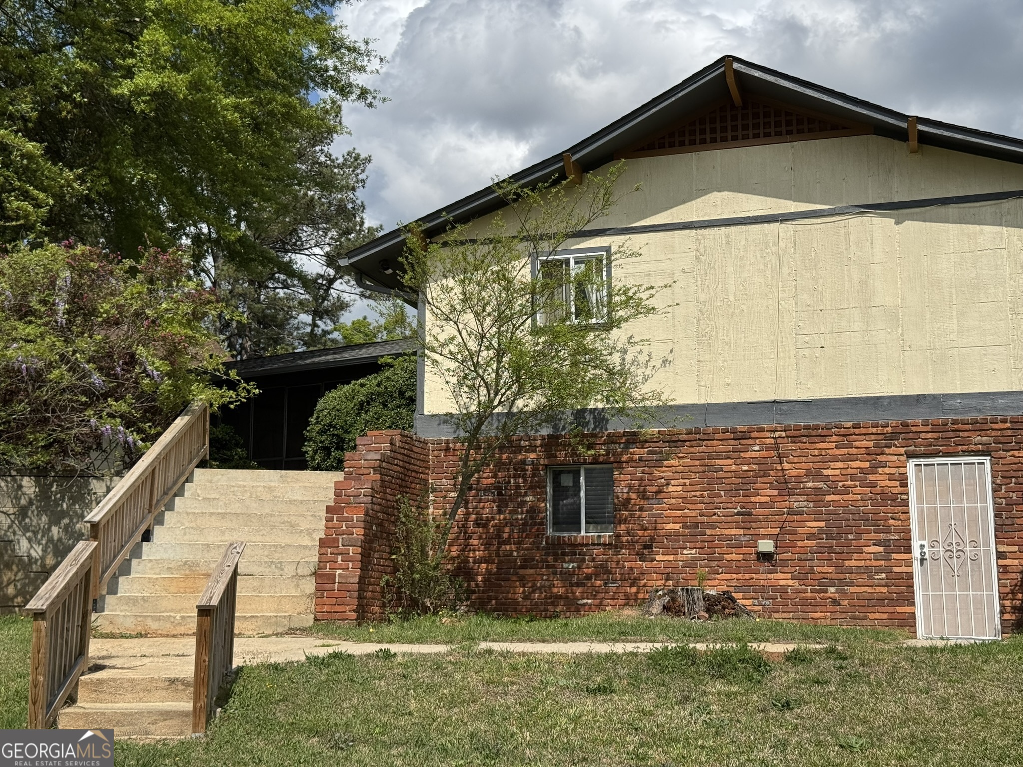 2461 Mcalpin Terrace