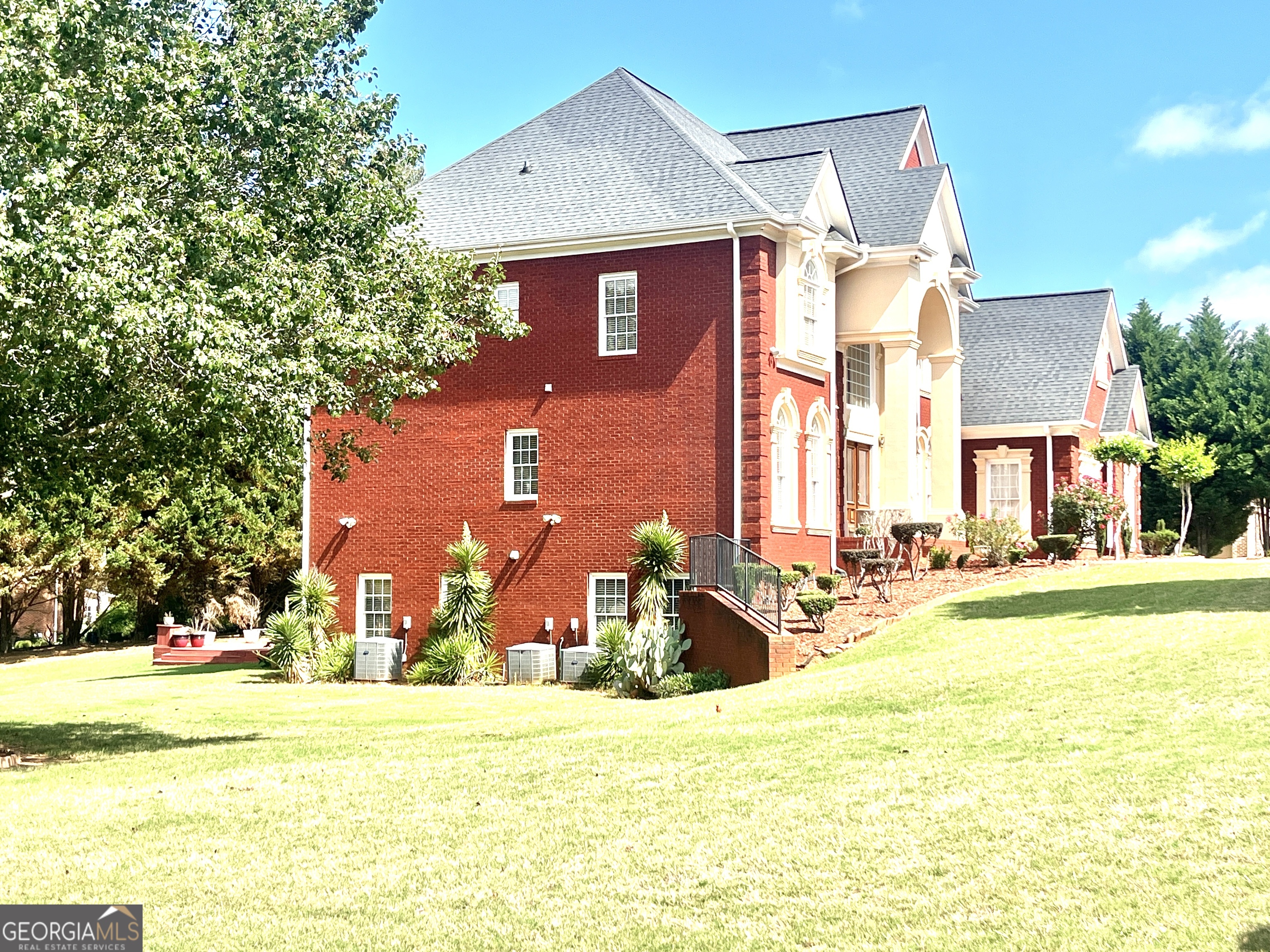 215 Fox Glove Drive