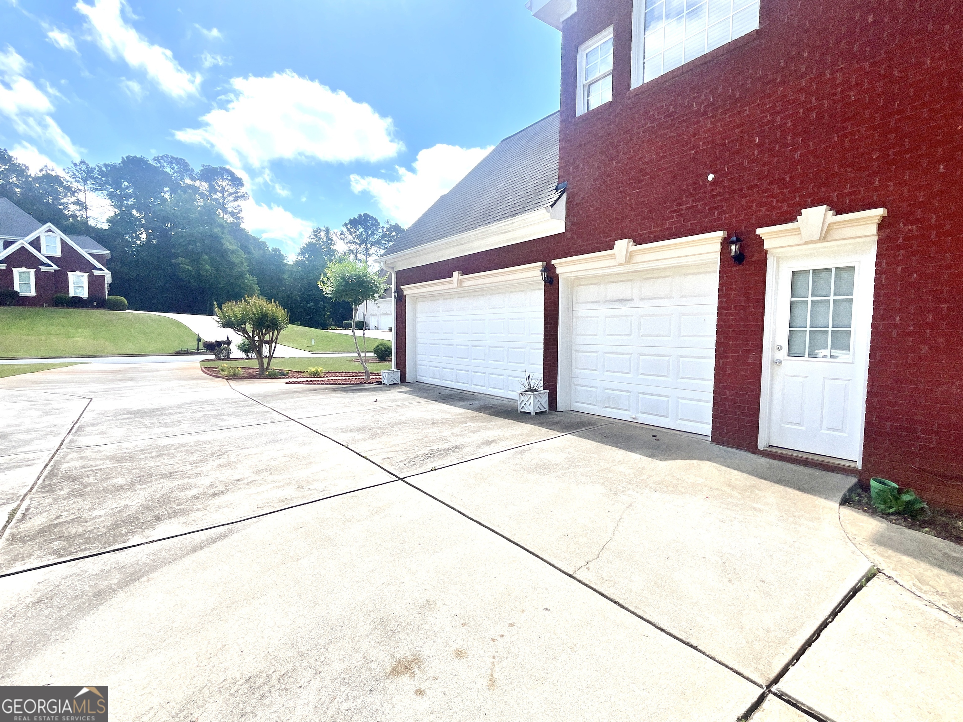 215 Fox Glove Drive