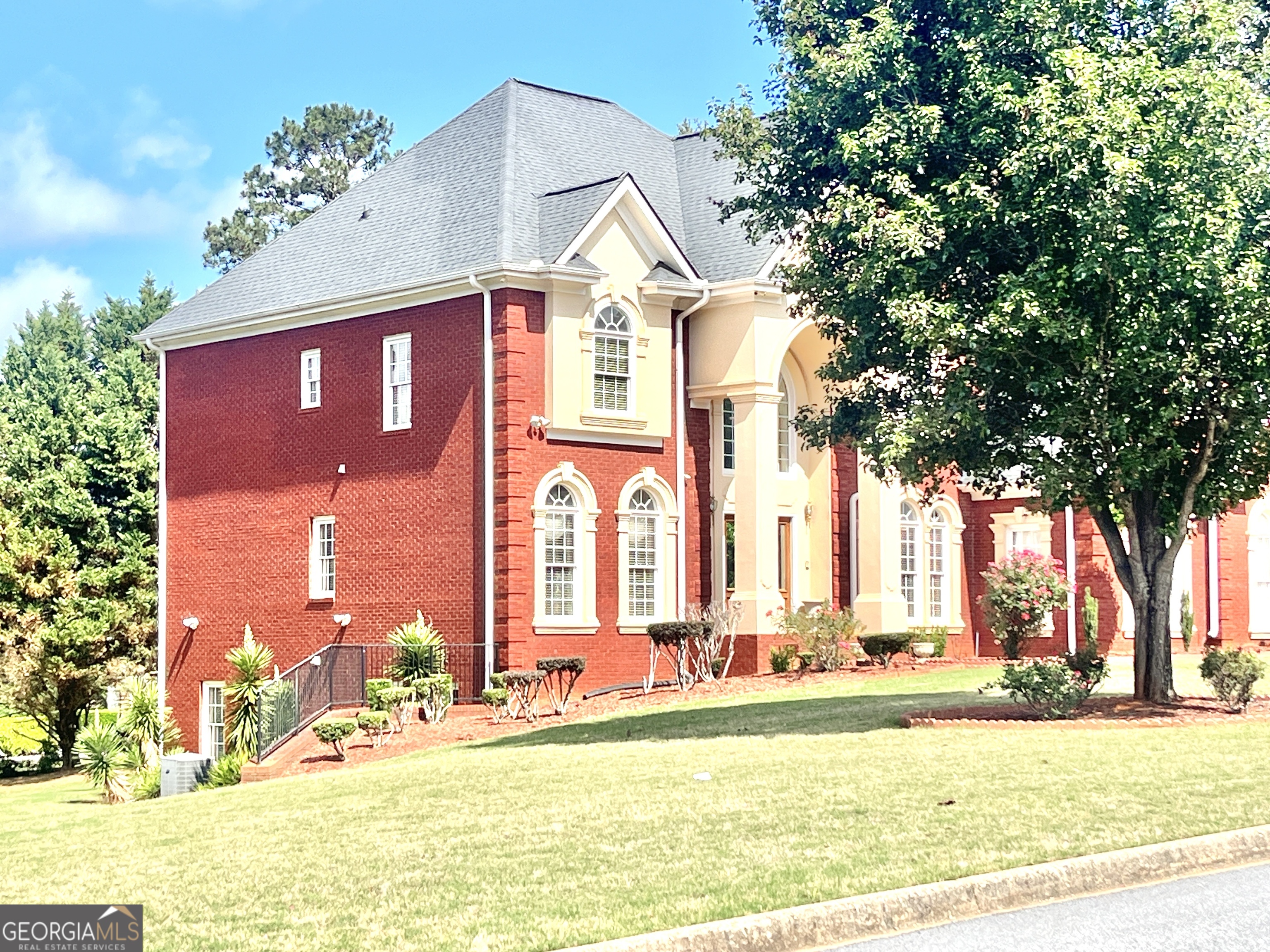 215 Fox Glove Drive