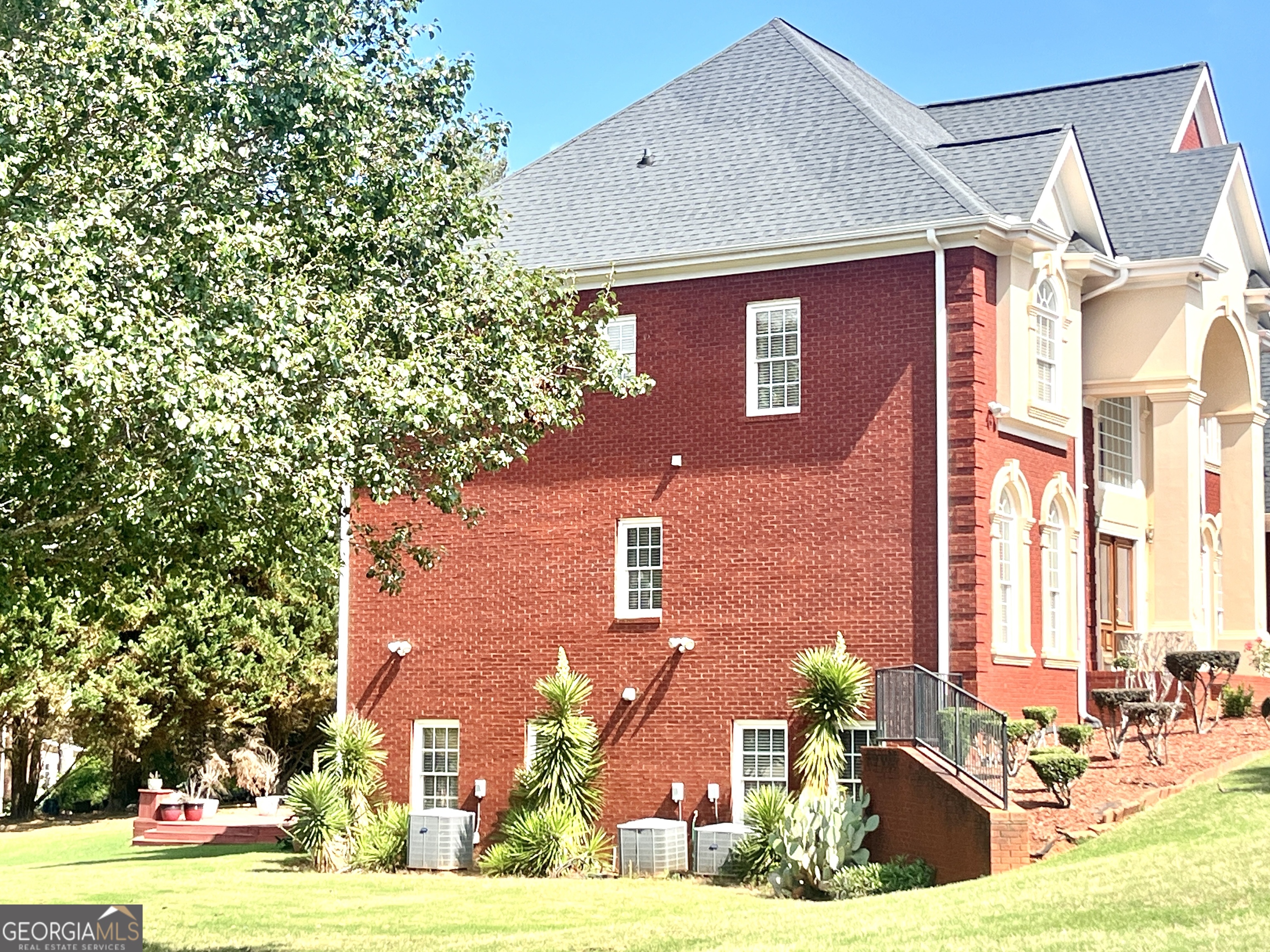 215 Fox Glove Drive