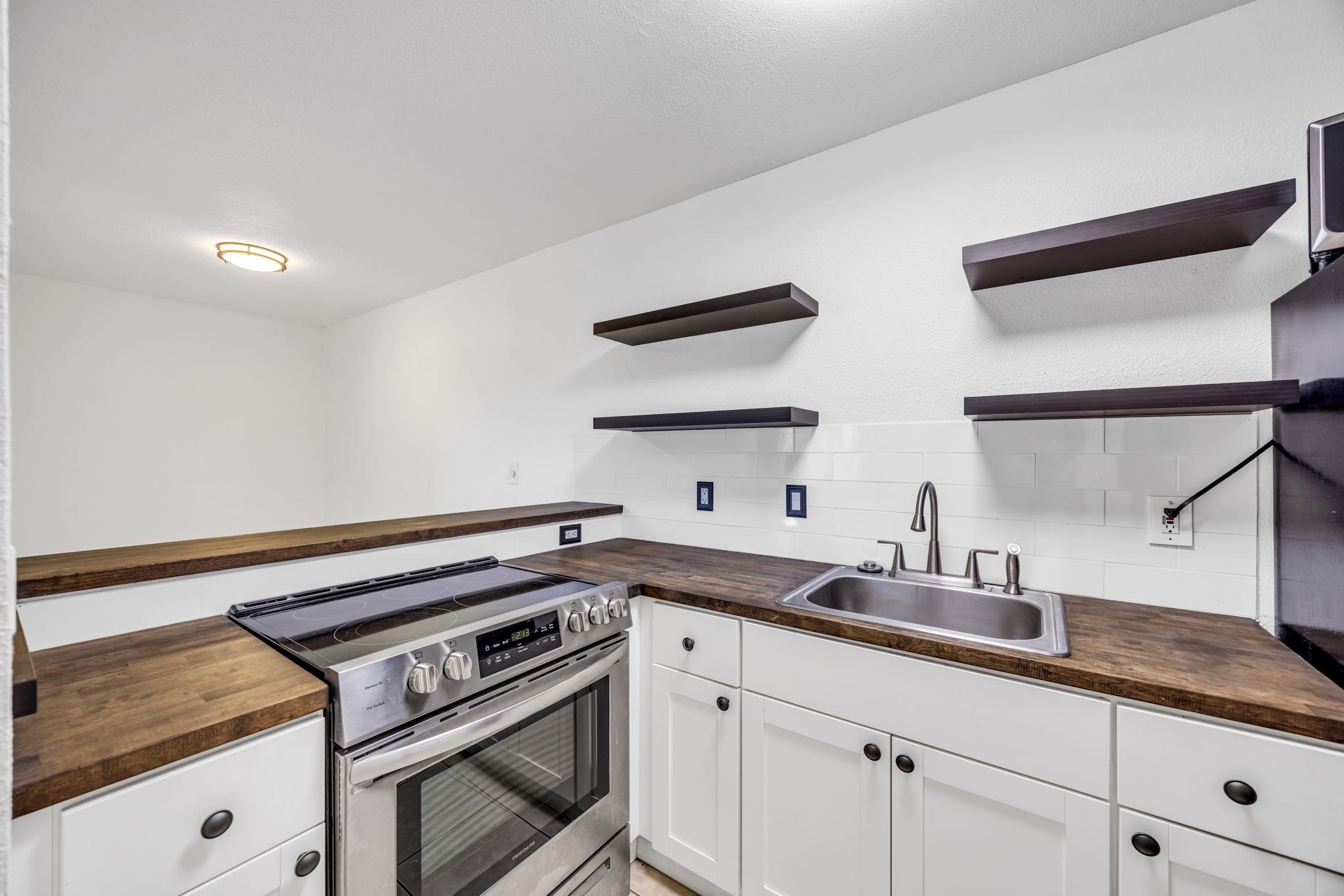 160 KEONEKAI Rd Unit: 12-106