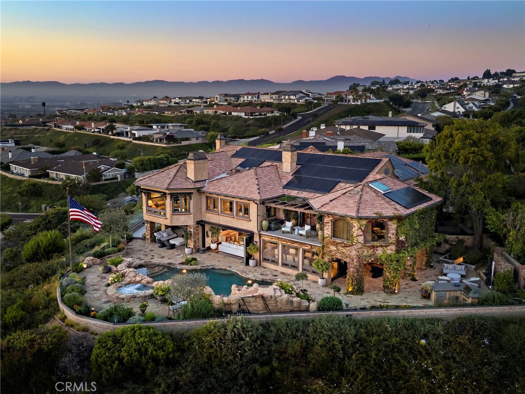 25 San Mateo Way
