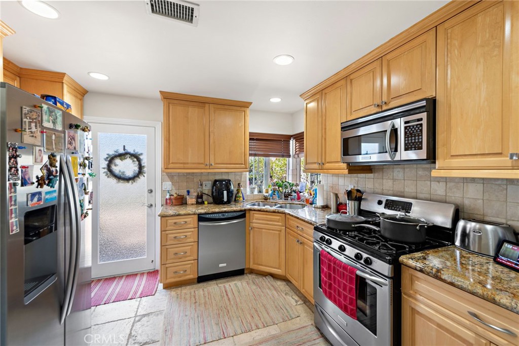 216 Monte Vista Avenue