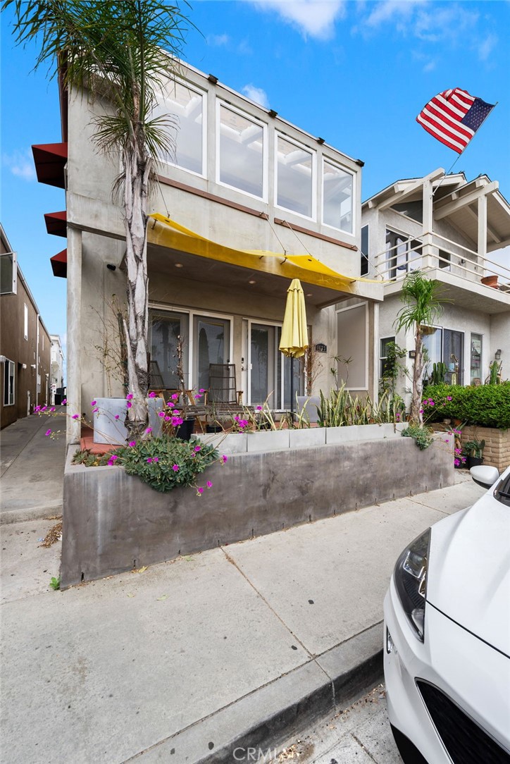 1623 W Balboa Boulevard