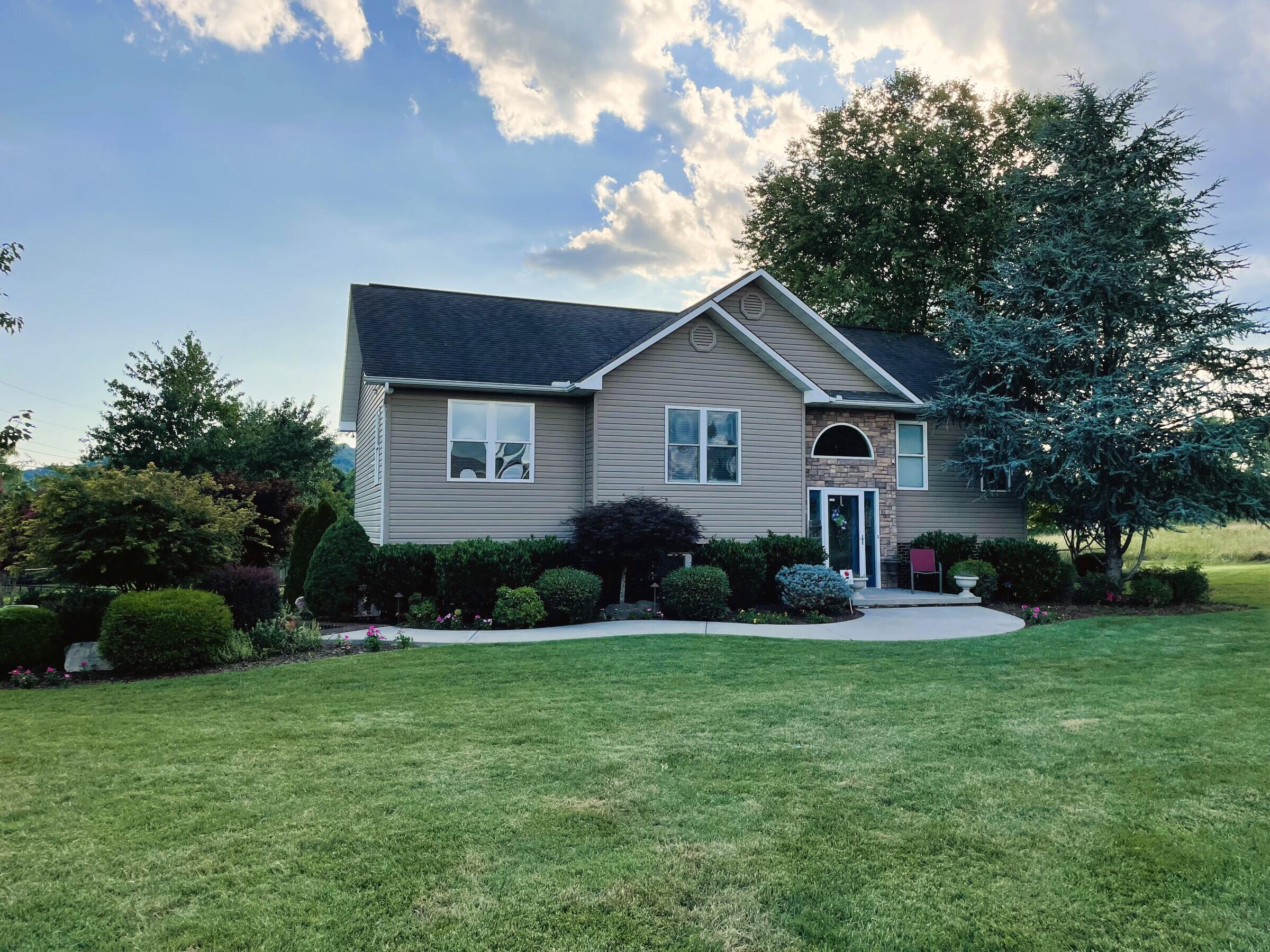 108 Lakeview Circle