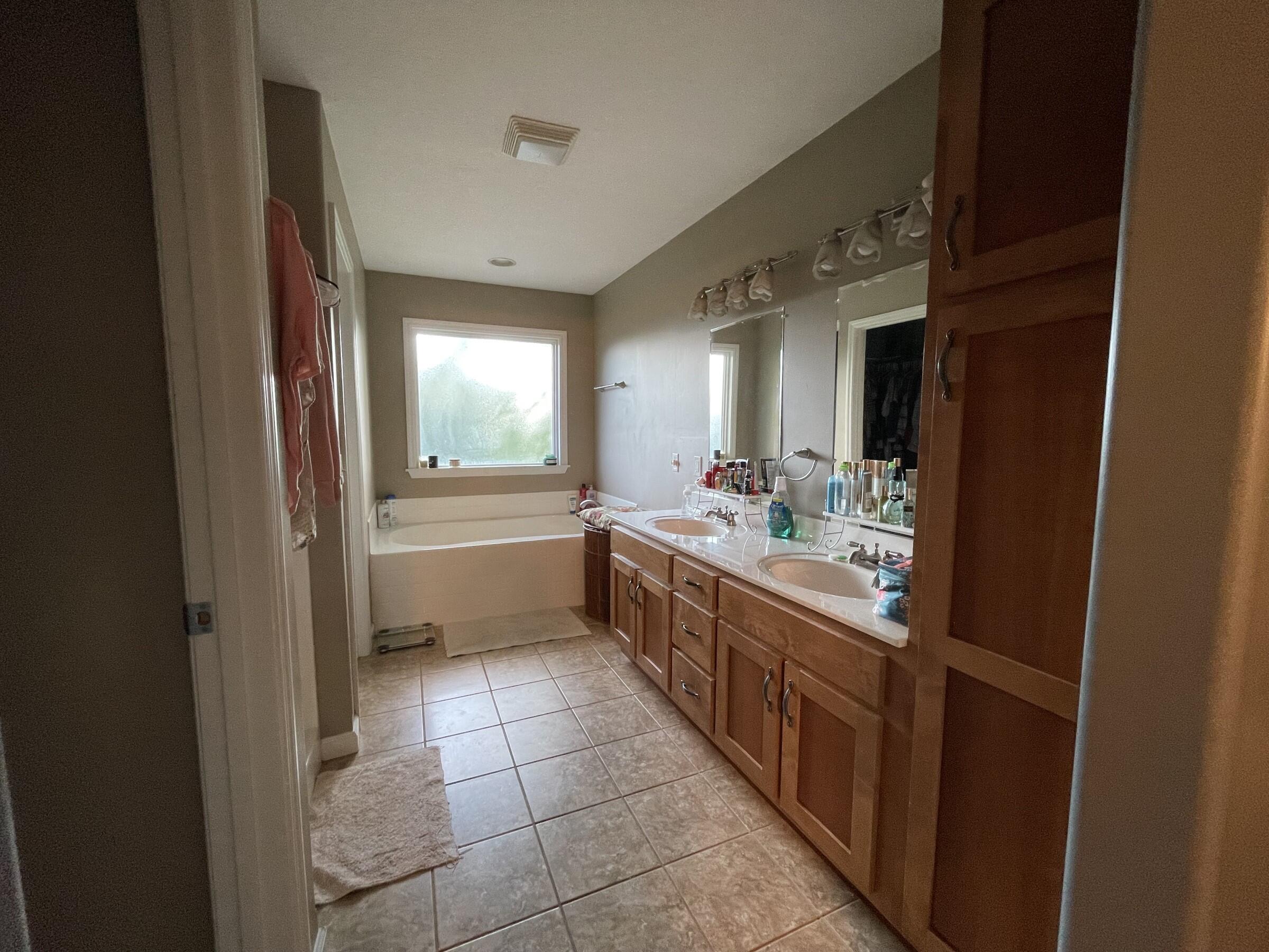 108 Lakeview Circle