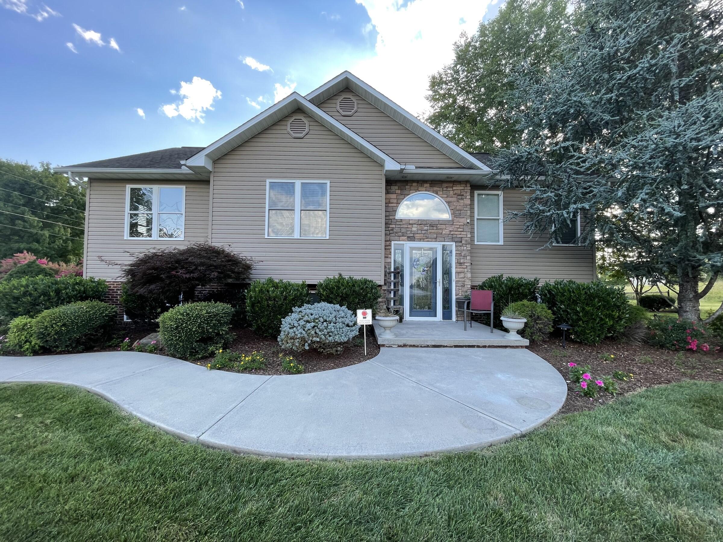 108 Lakeview Circle