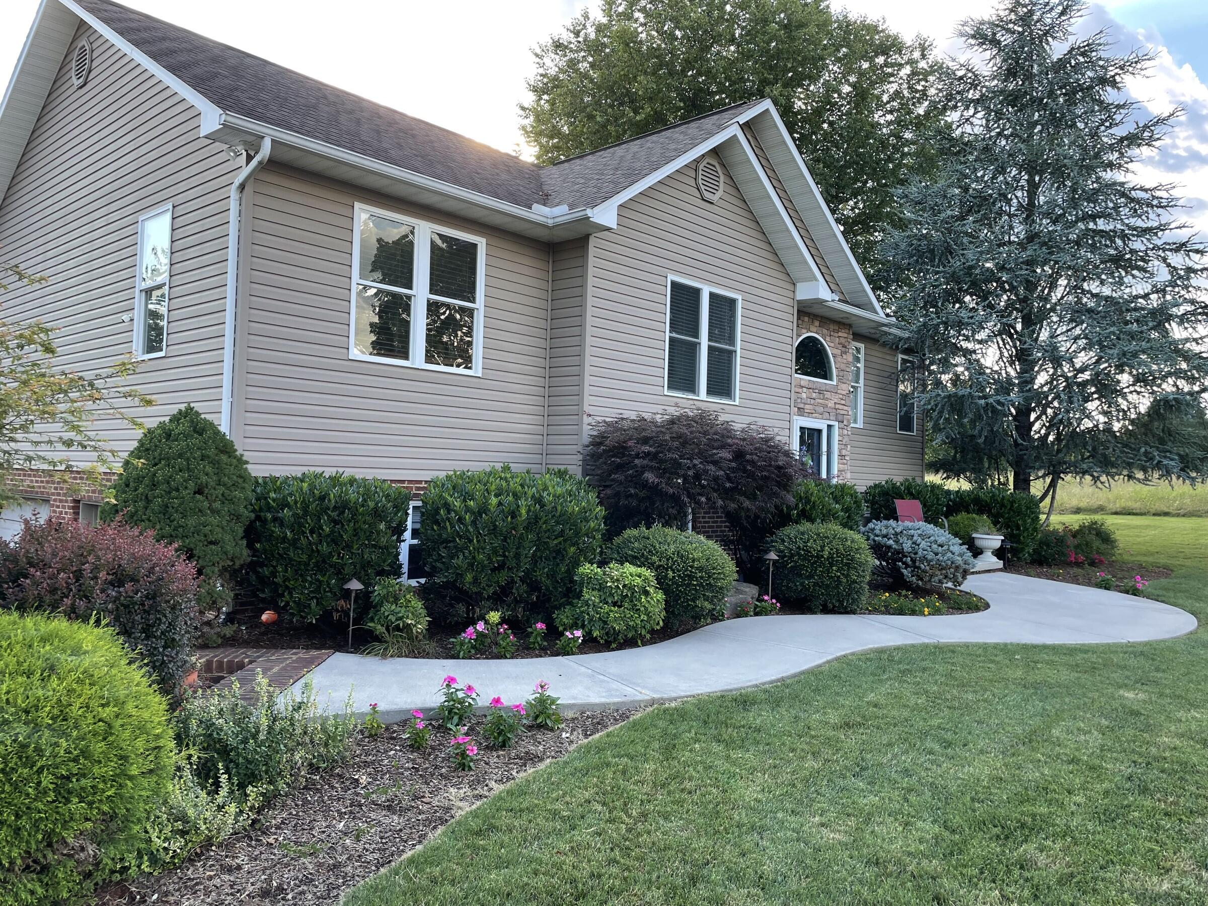 108 Lakeview Circle