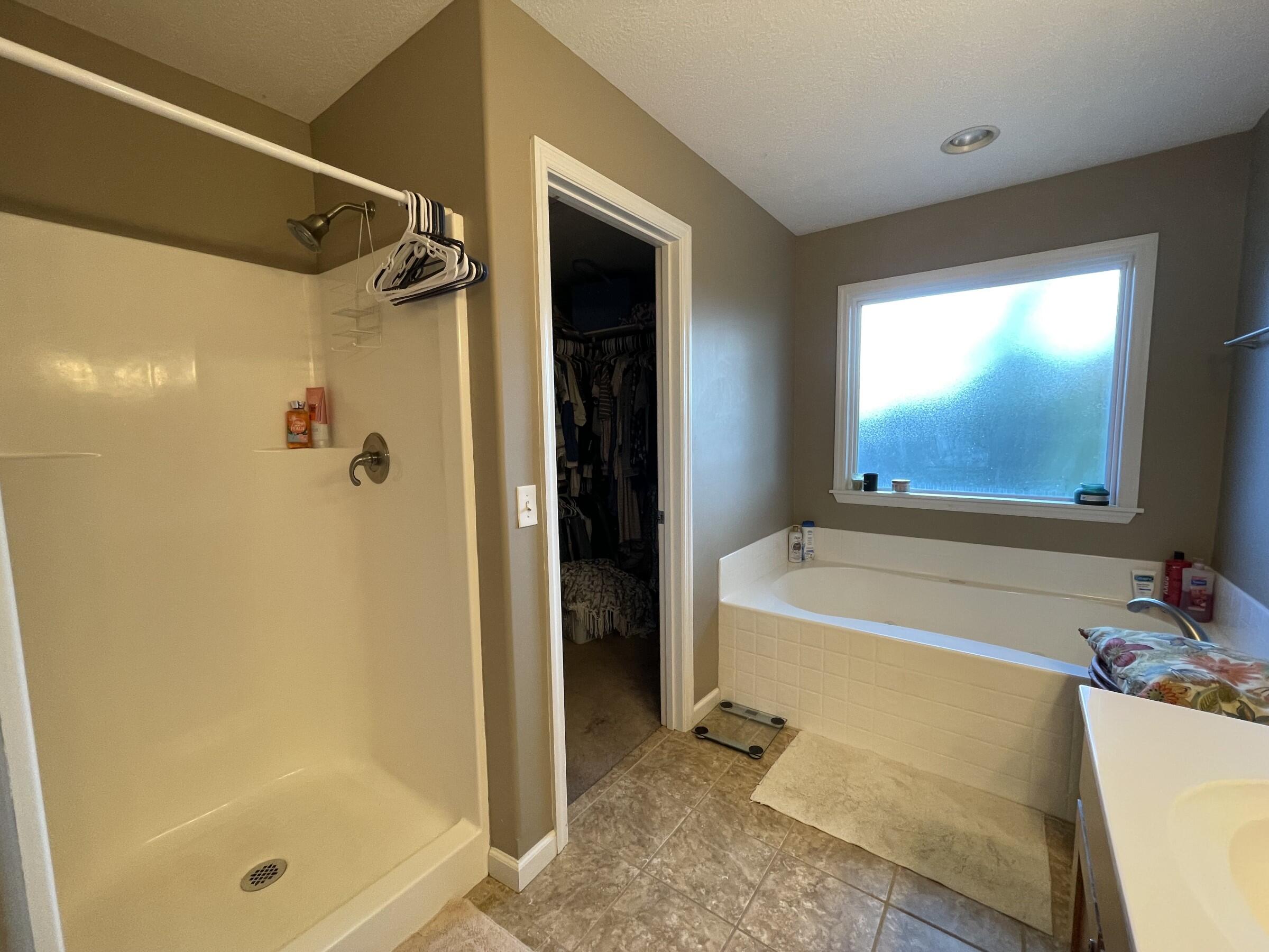 108 Lakeview Circle