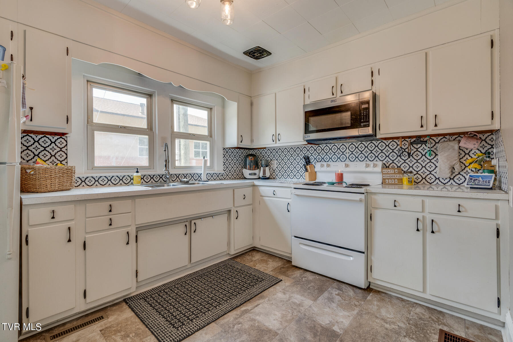 1521 Lynn Garden Drive