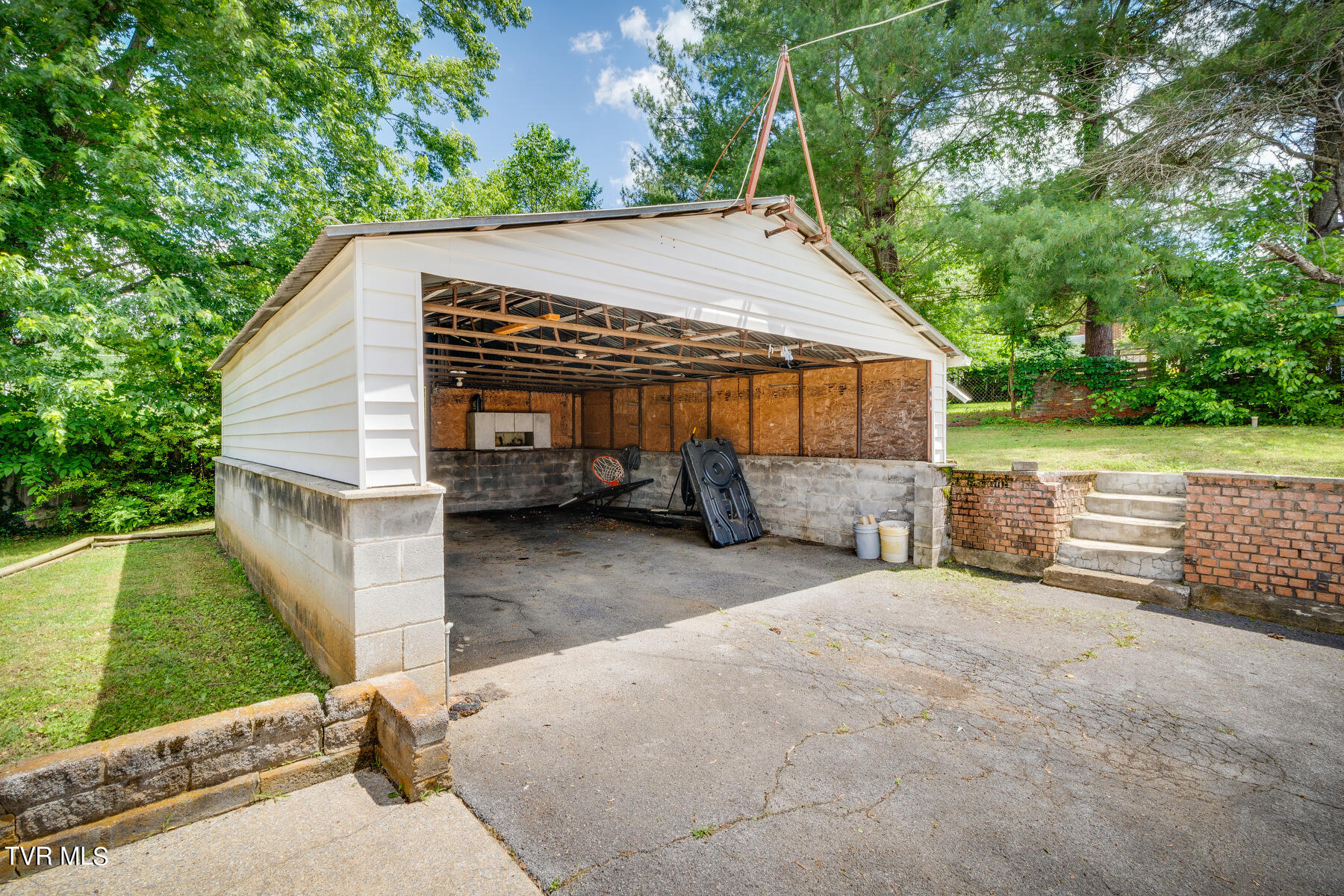 1521 Lynn Garden Drive