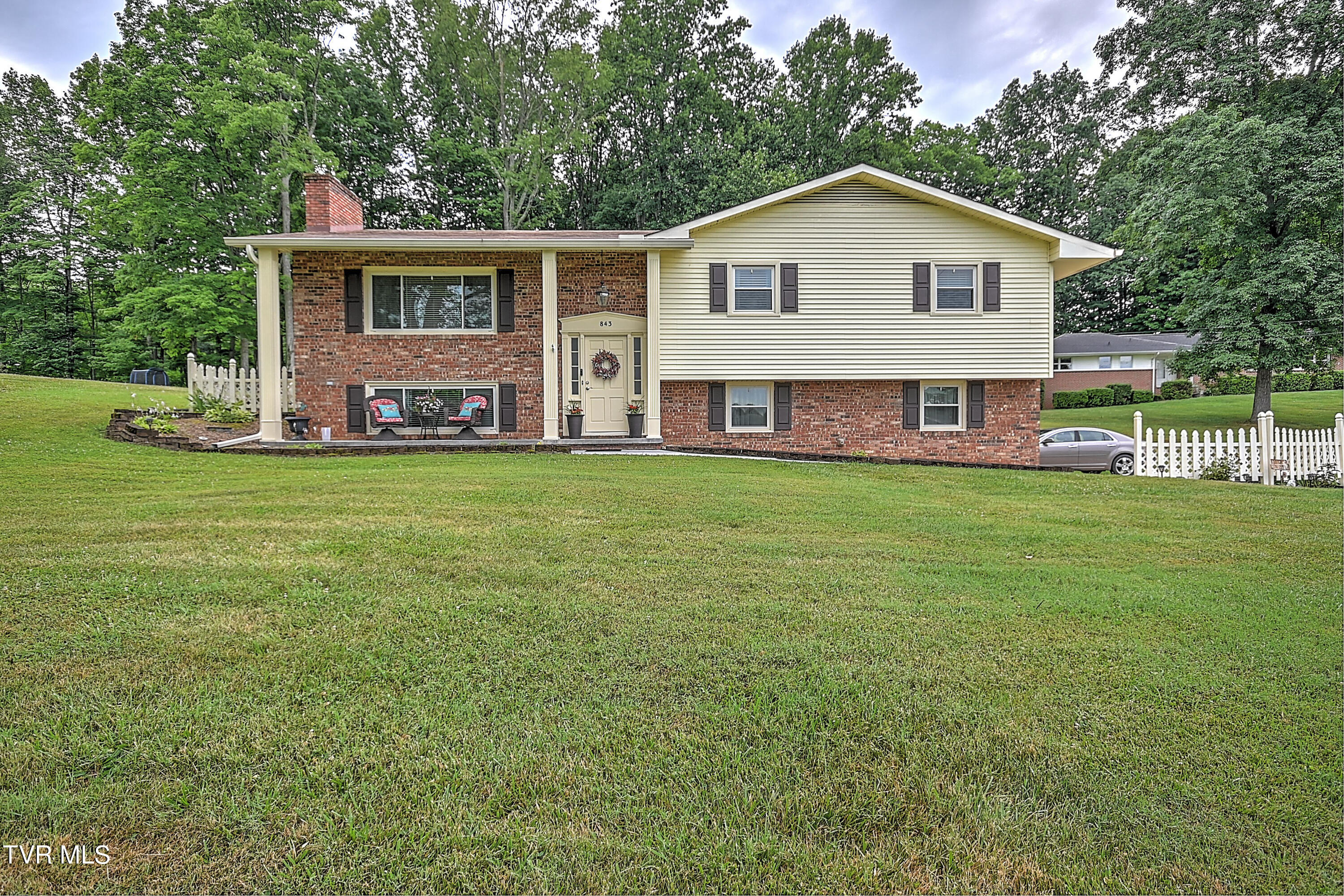 843 Island Road