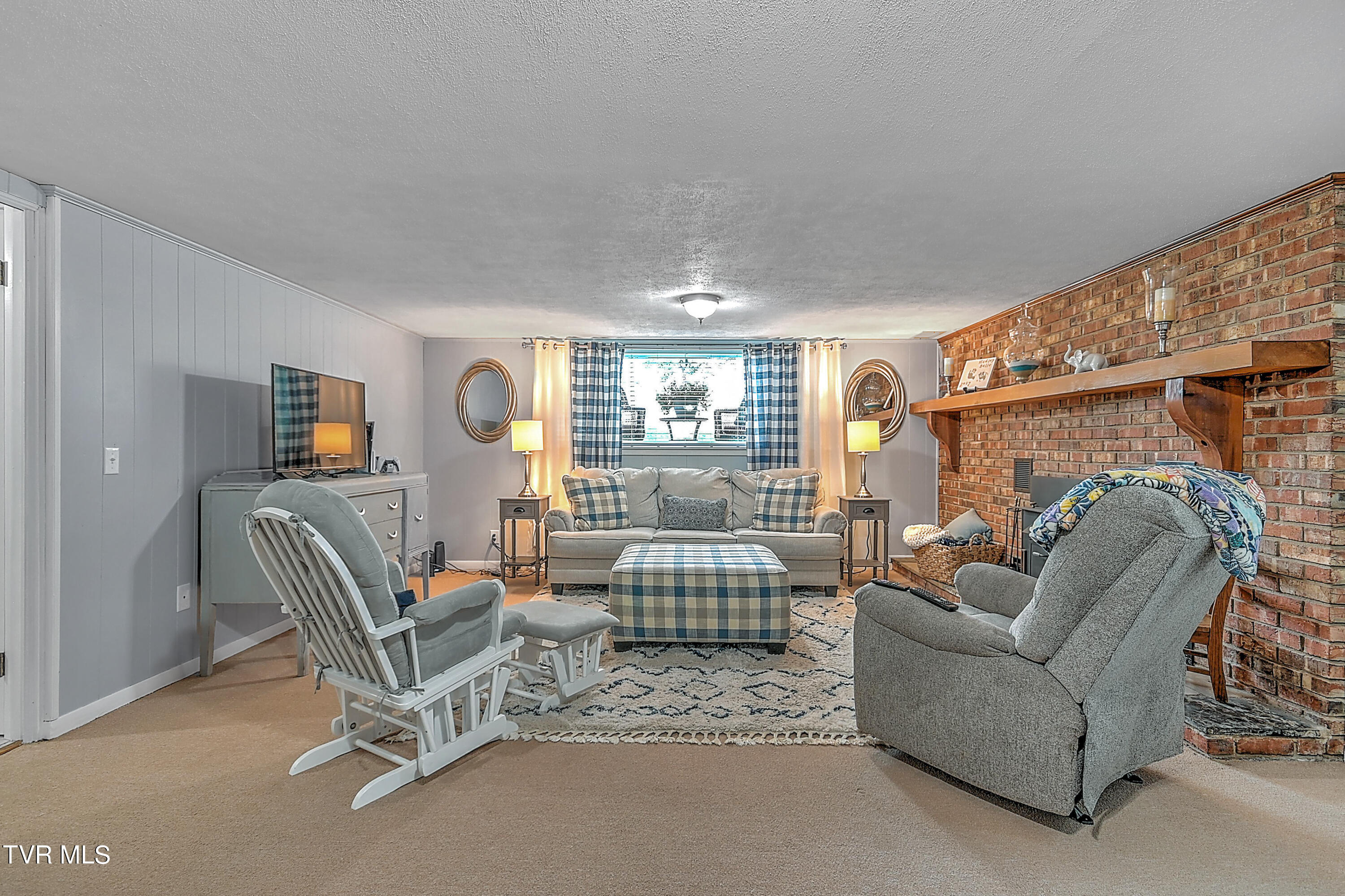 843 Island Road