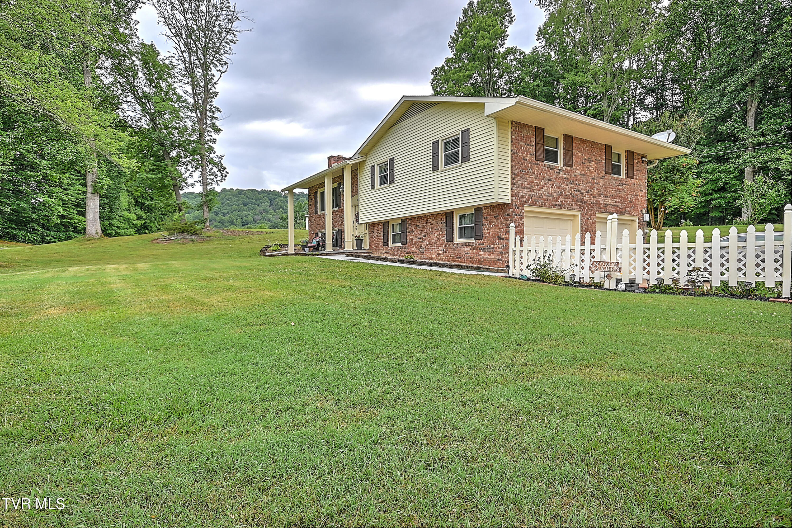 843 Island Road